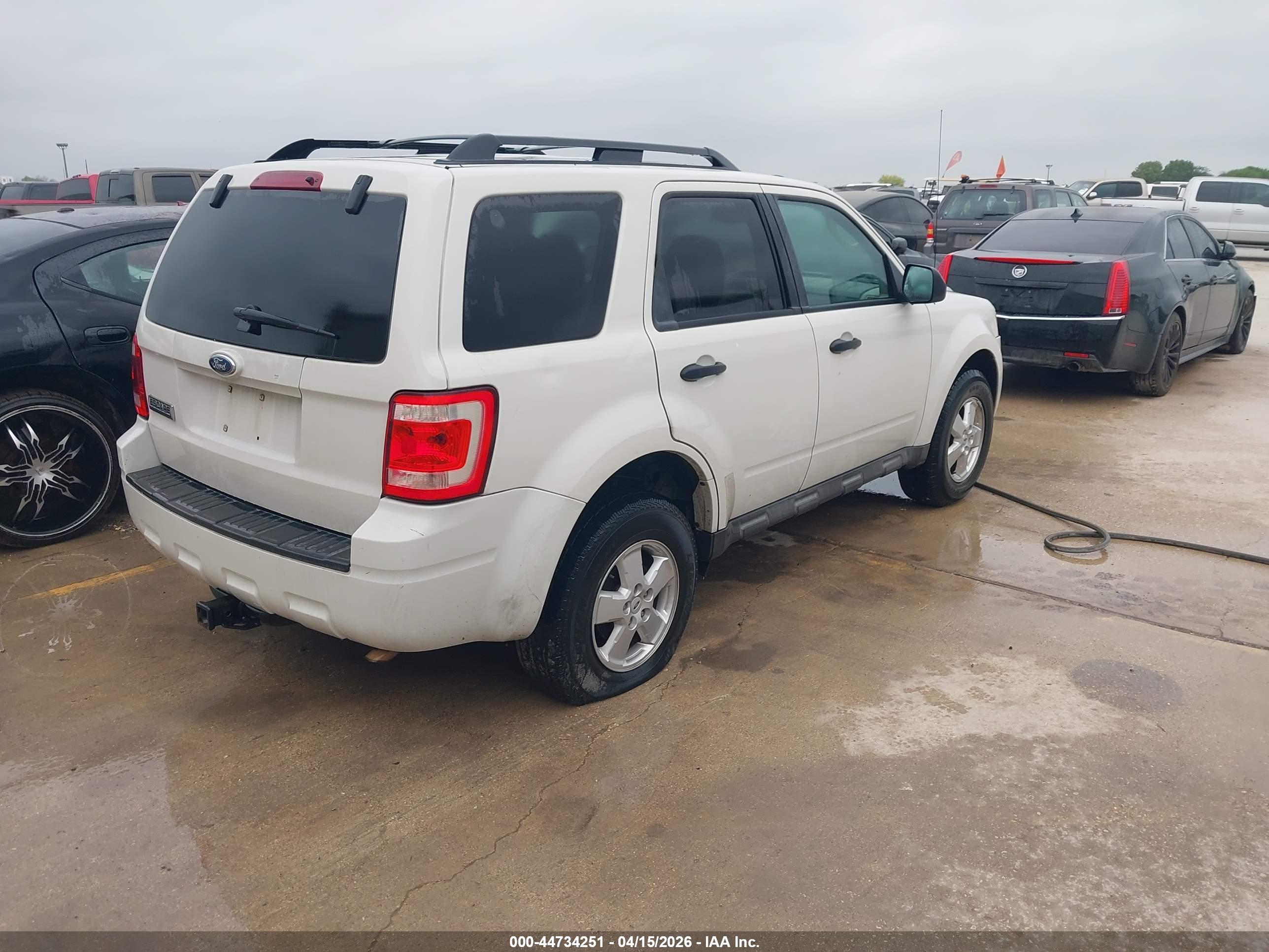 FORD ESCAPE image 4
