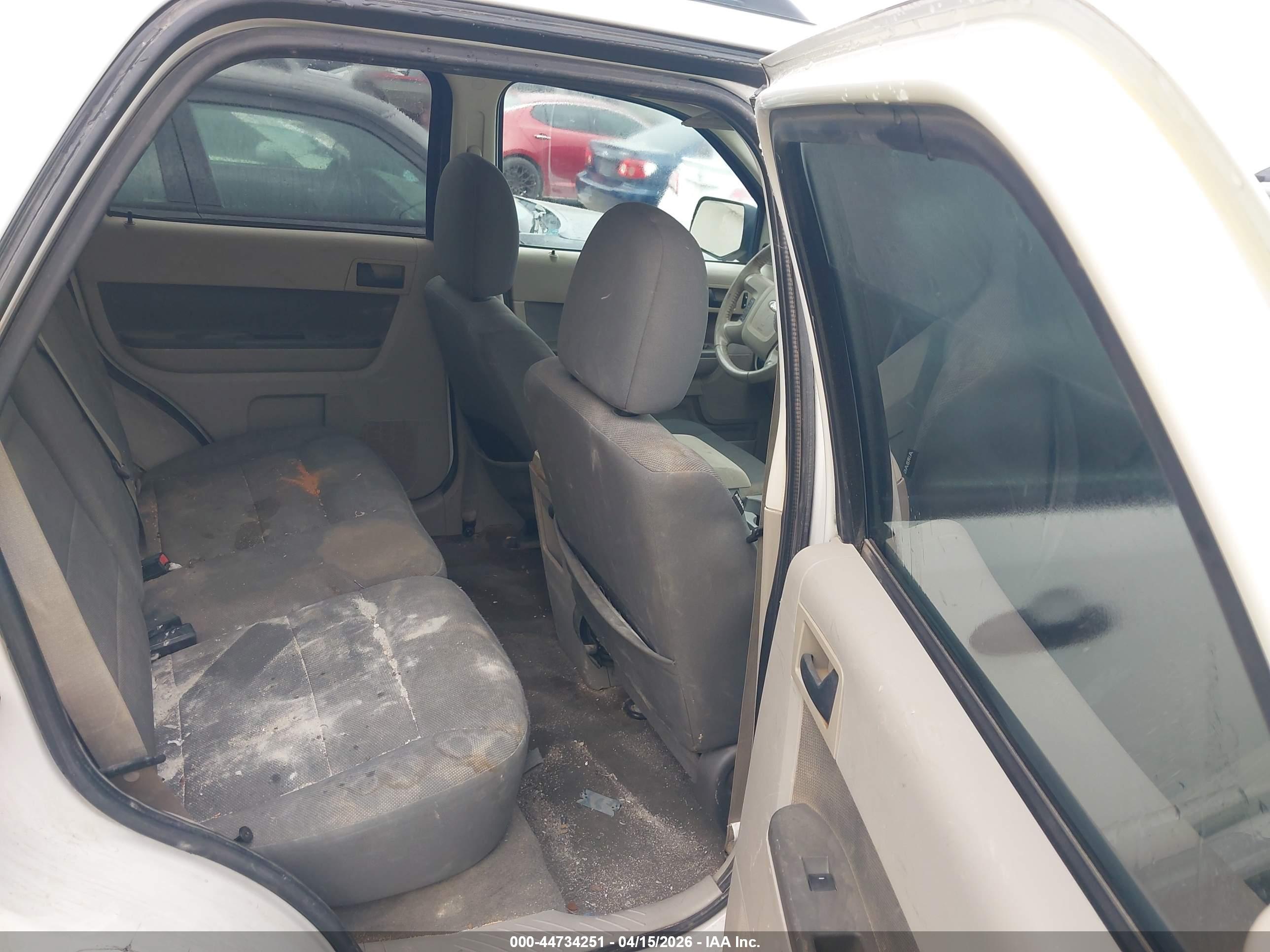 FORD ESCAPE image 8