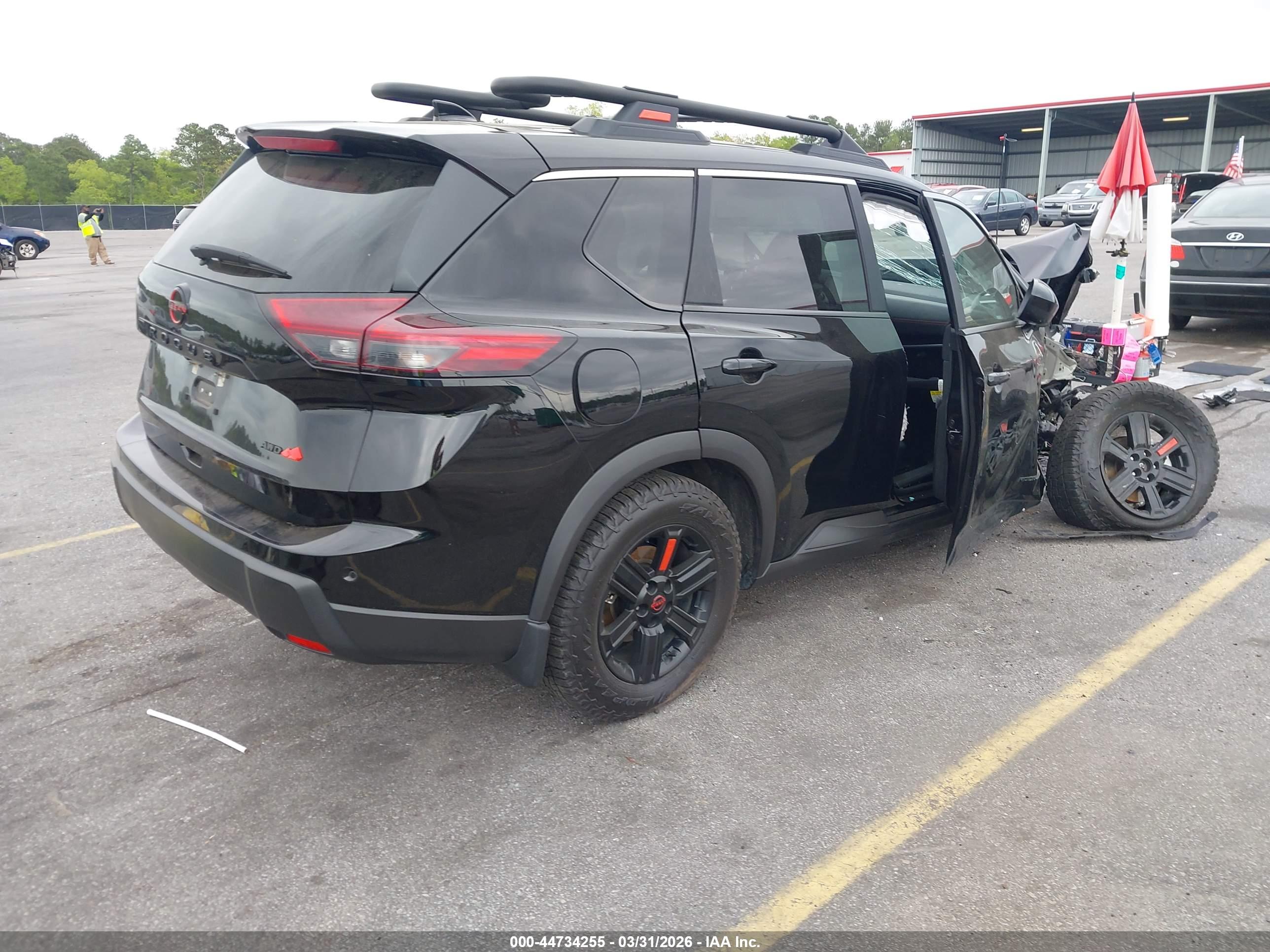 NISSAN ROGUE image 4