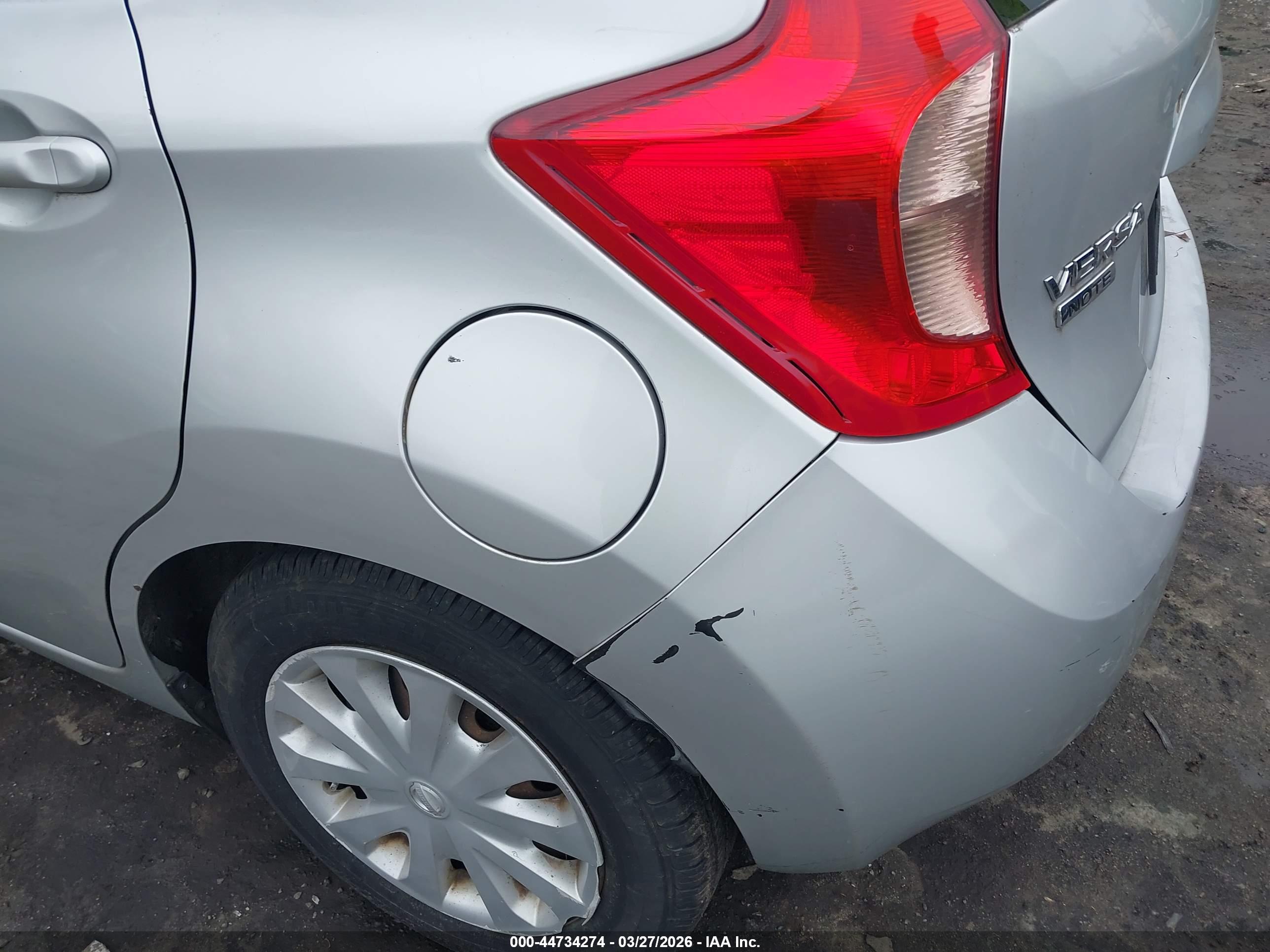 NISSAN VERSA image 6