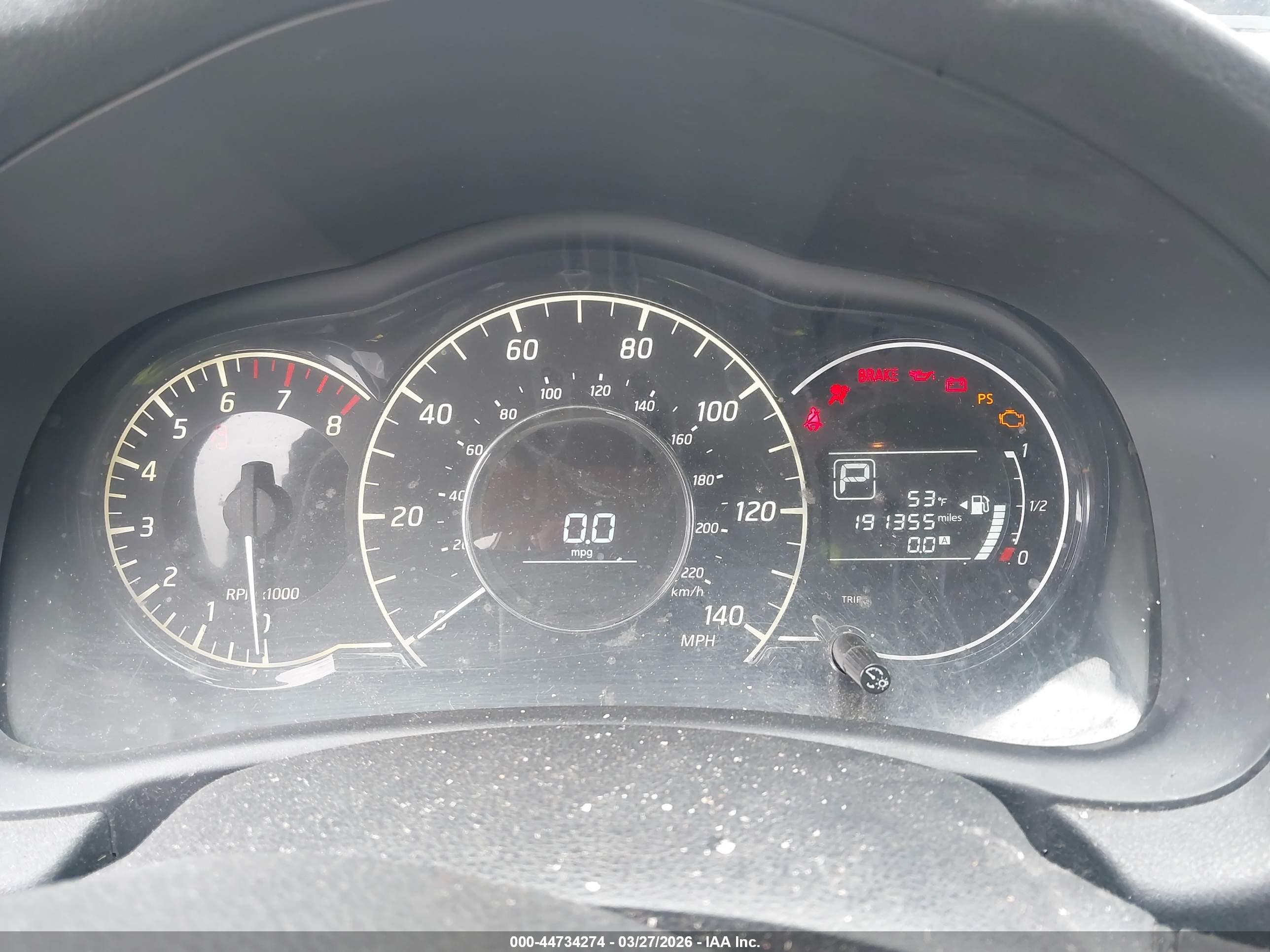 NISSAN VERSA image 7