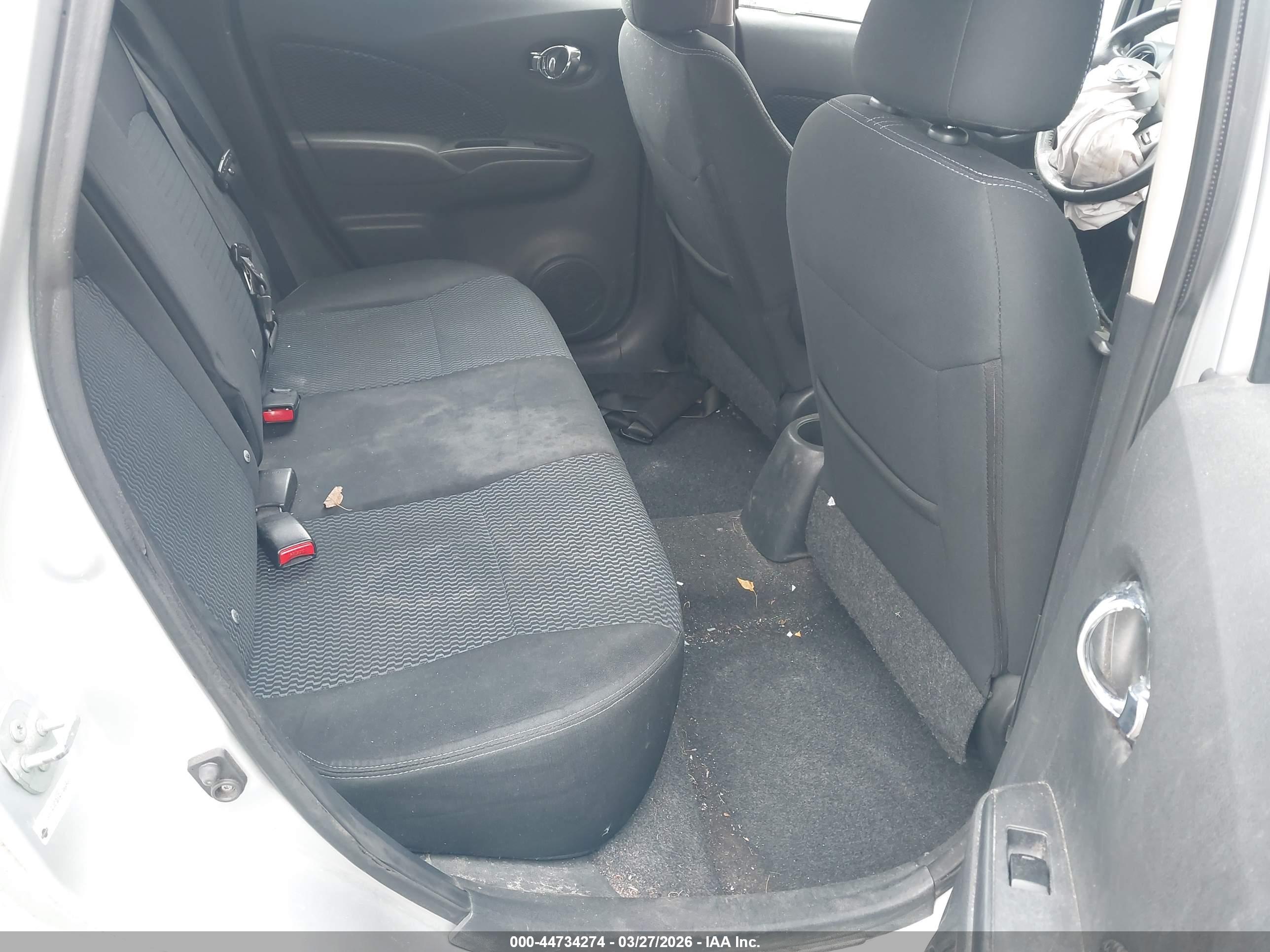 NISSAN VERSA image 8