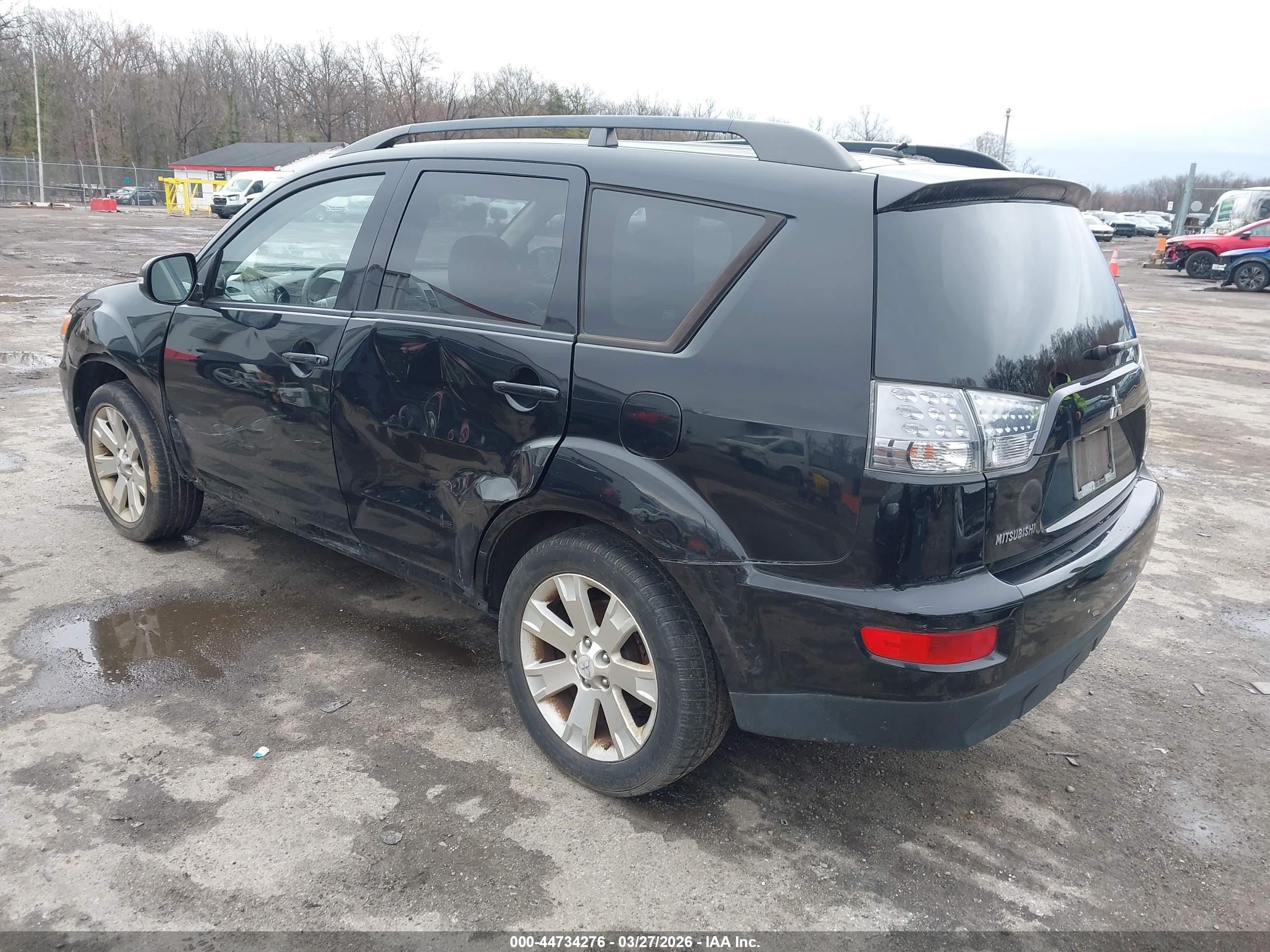 MITSUBISHI OUTLANDER image 3