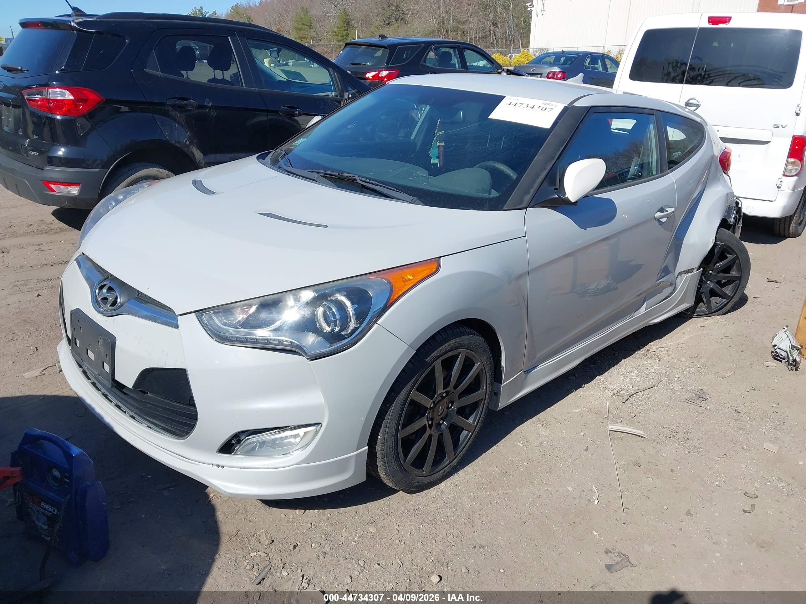 HYUNDAI VELOSTER image 2