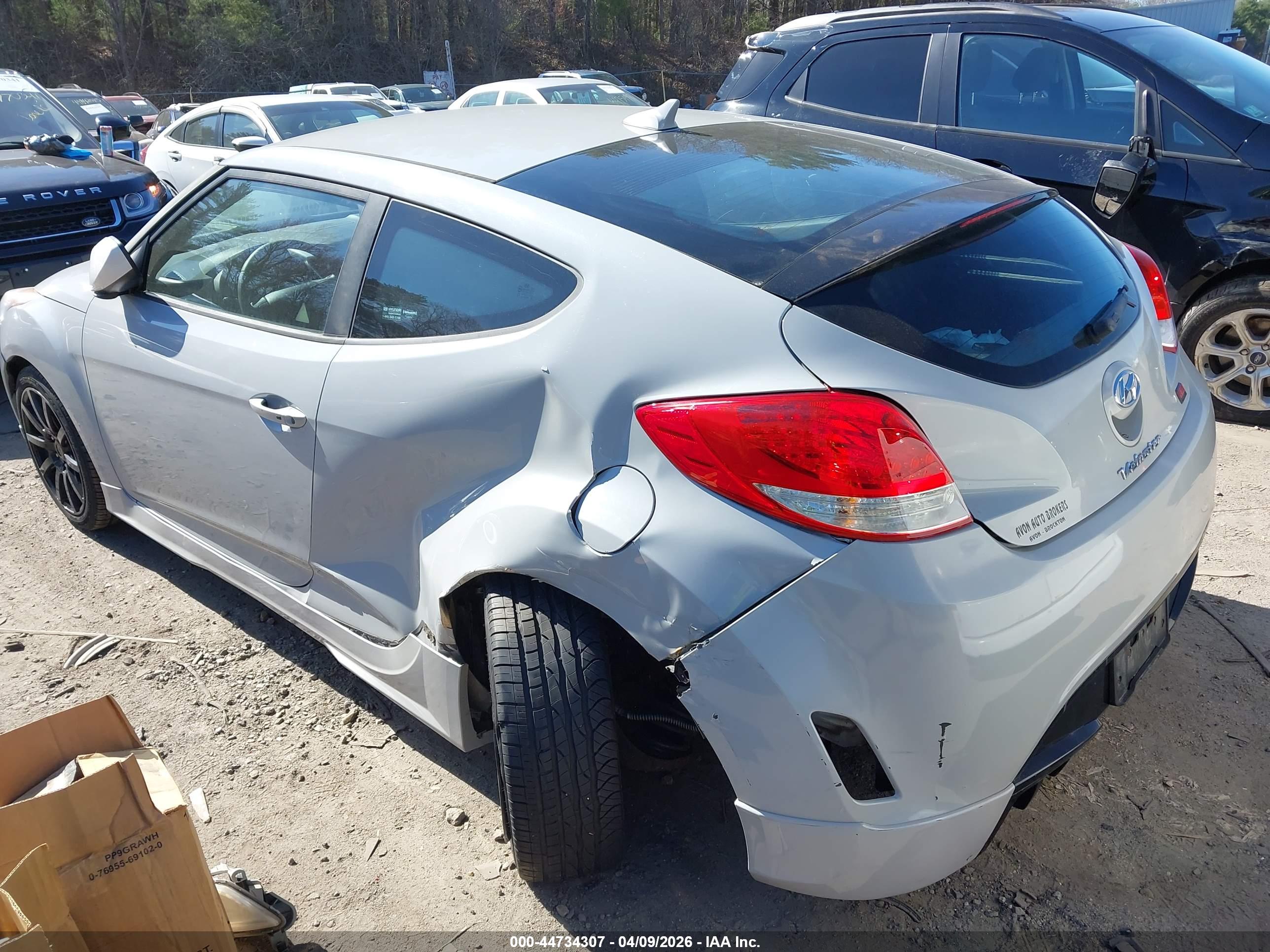 HYUNDAI VELOSTER image 3