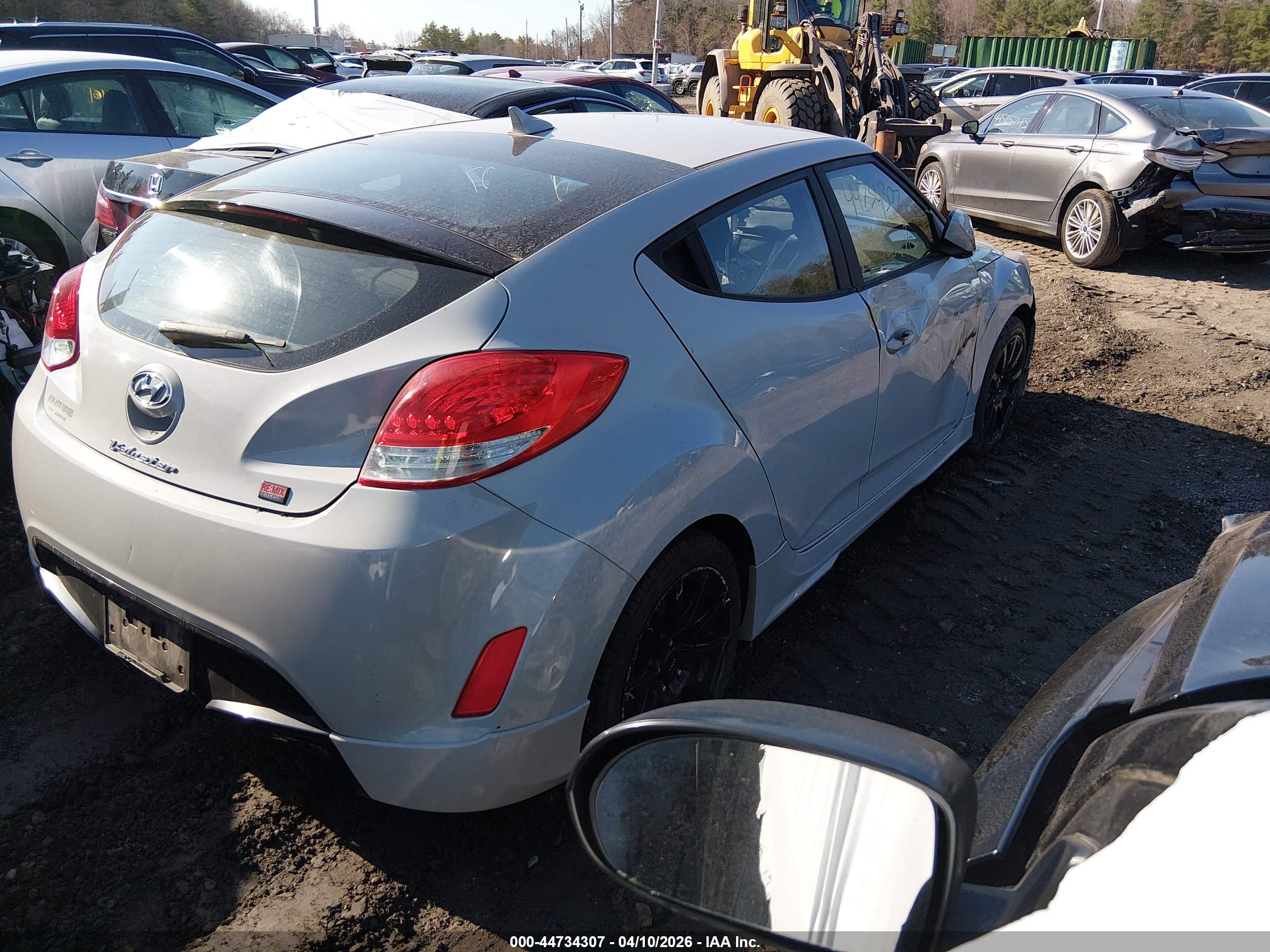 HYUNDAI VELOSTER image 4