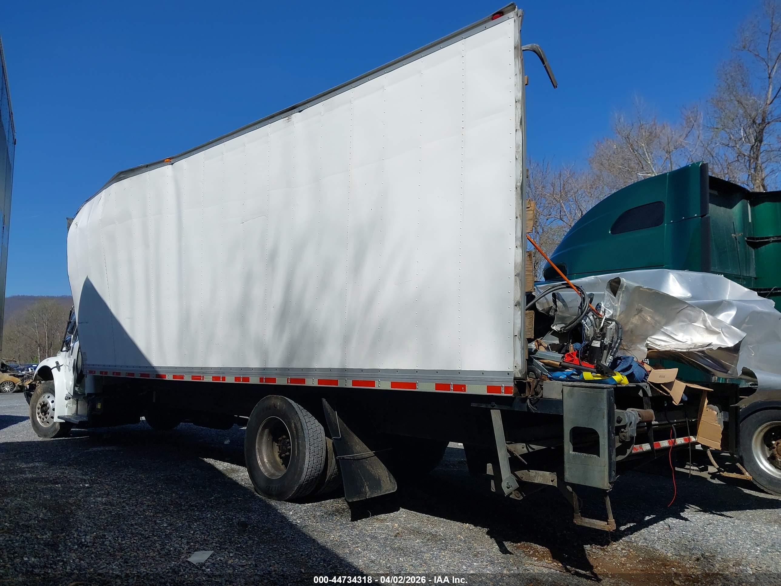 FREIGHTLINER M2 image 3