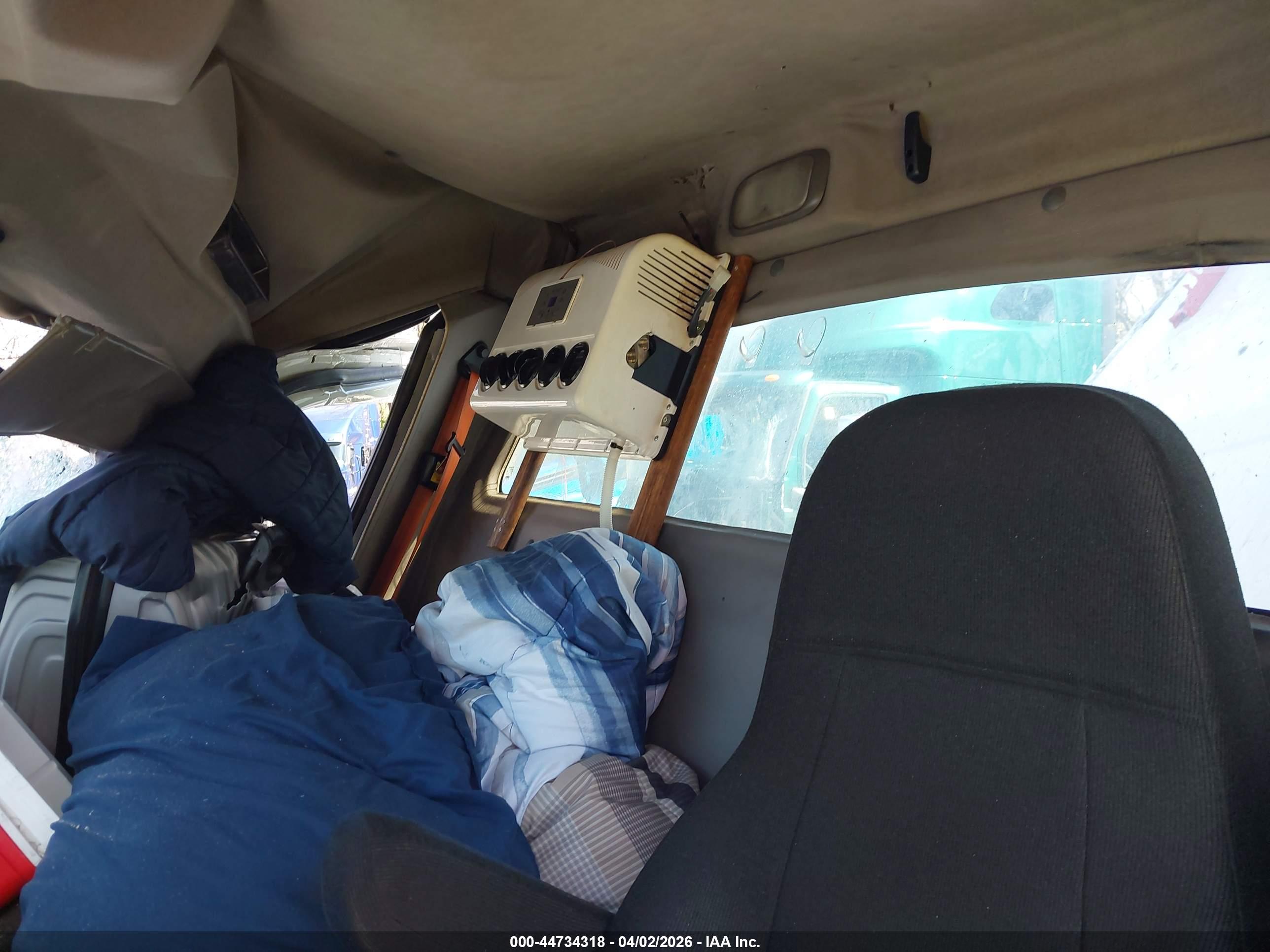 FREIGHTLINER M2 image 7