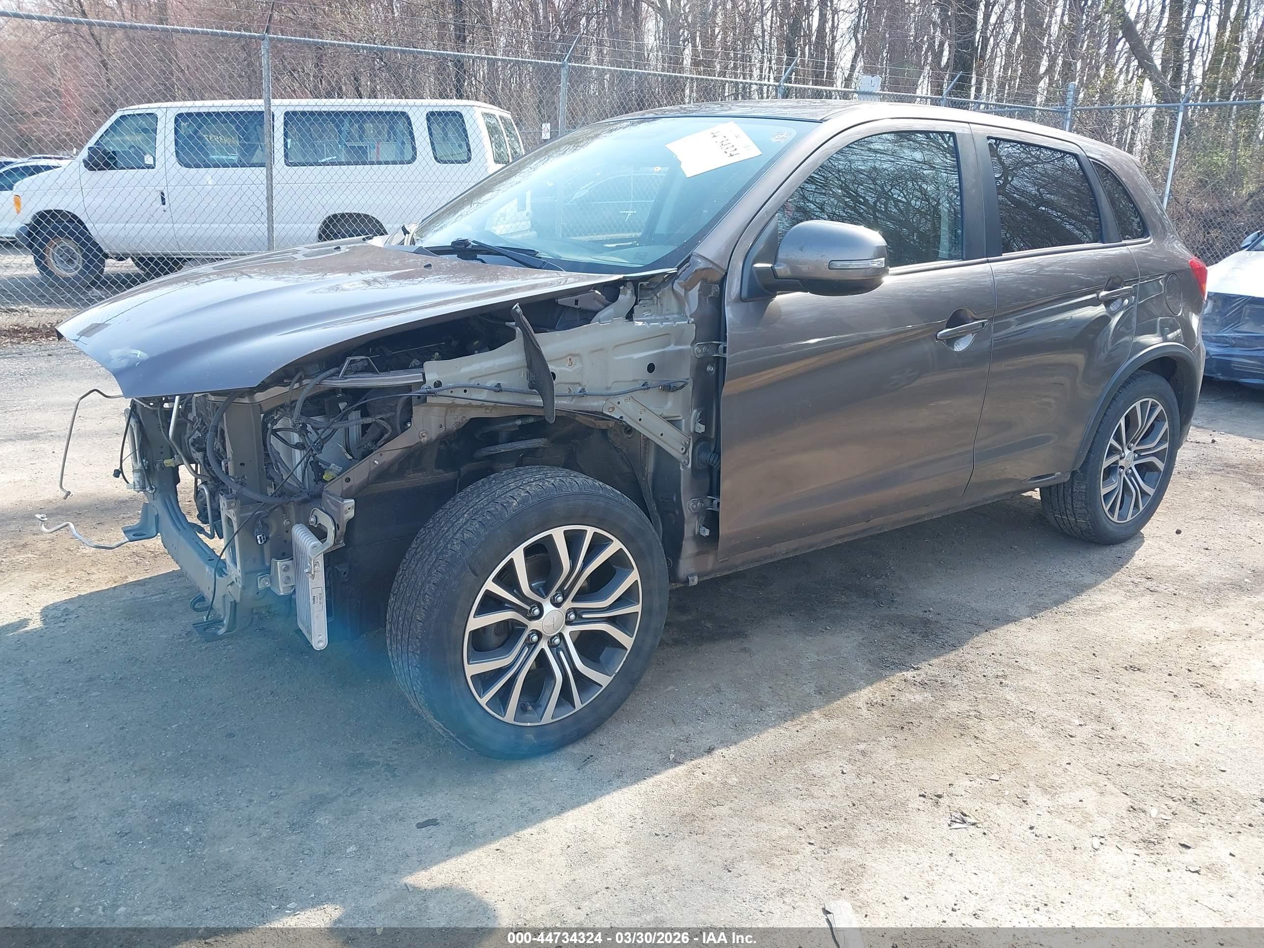 MITSUBISHI OUTLANDER image 2