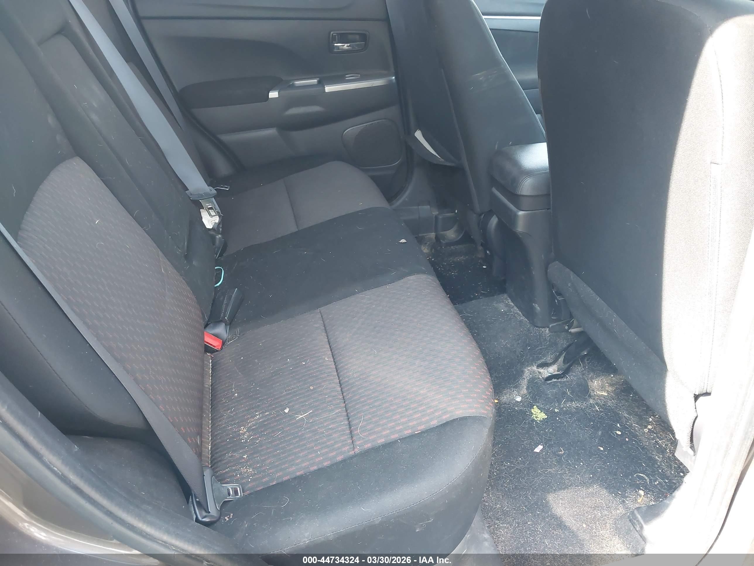 MITSUBISHI OUTLANDER image 8