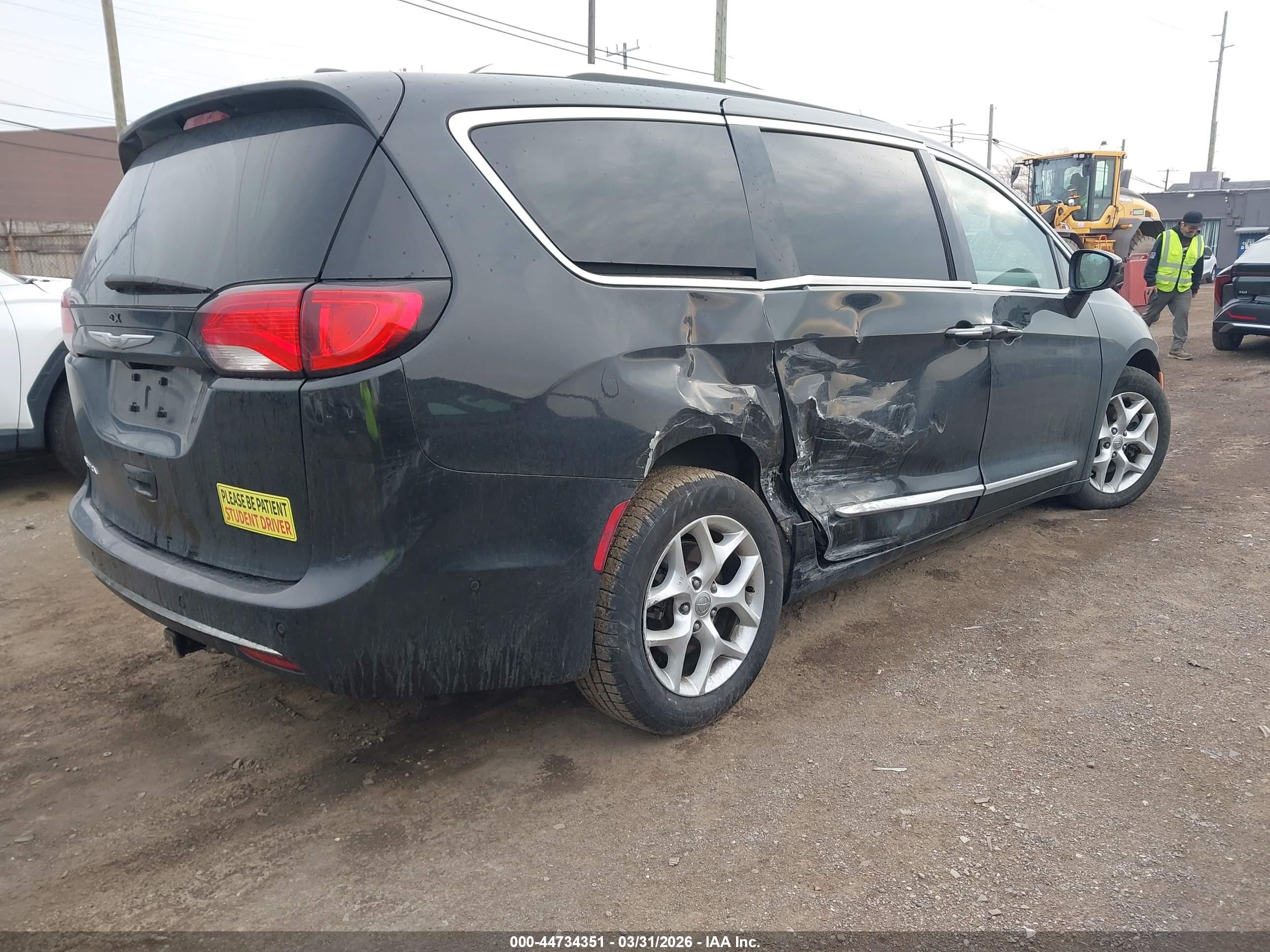 CHRYSLER PACIFICA image 4