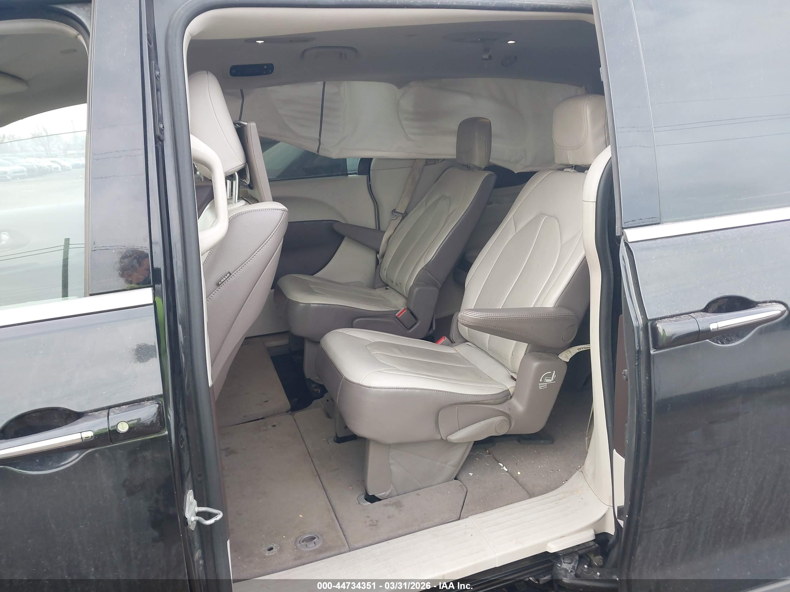 CHRYSLER PACIFICA image 8
