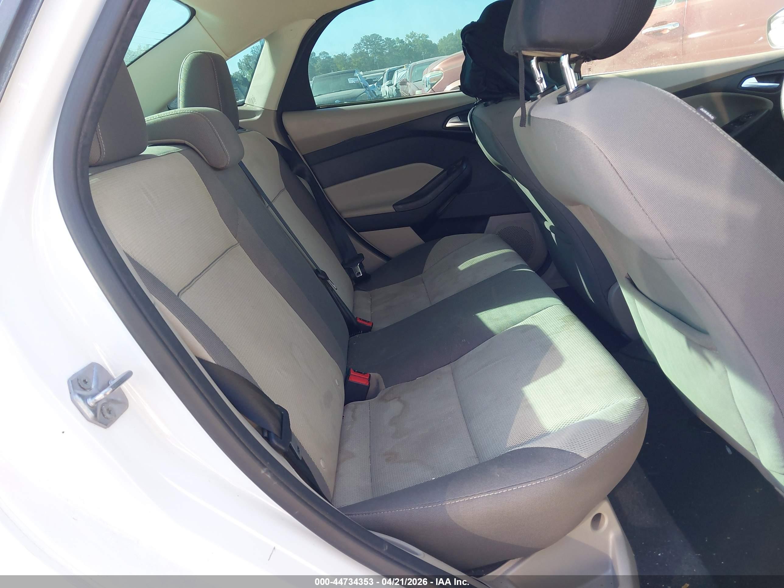 FORD FOCUS image 8