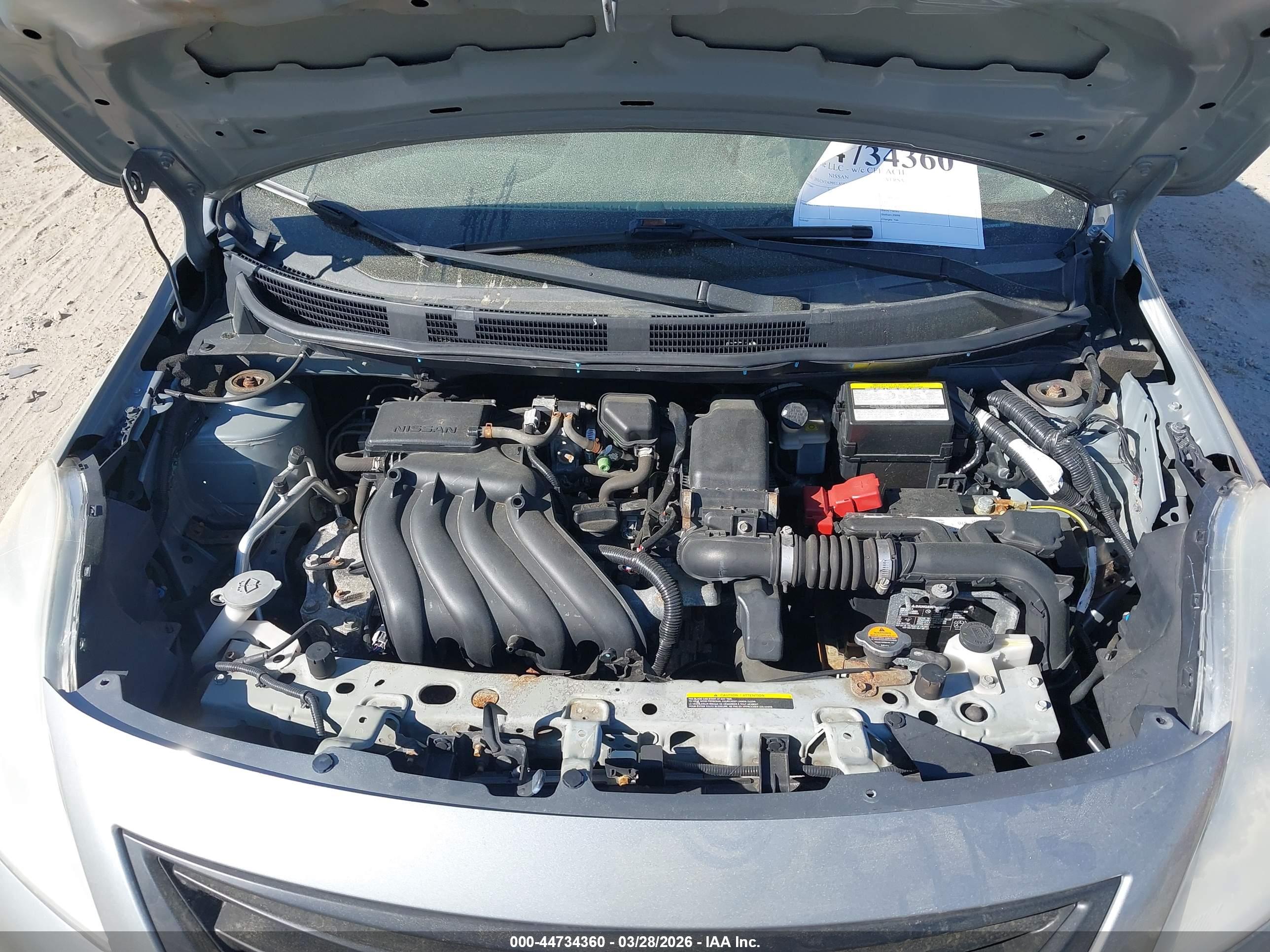 NISSAN VERSA image 10