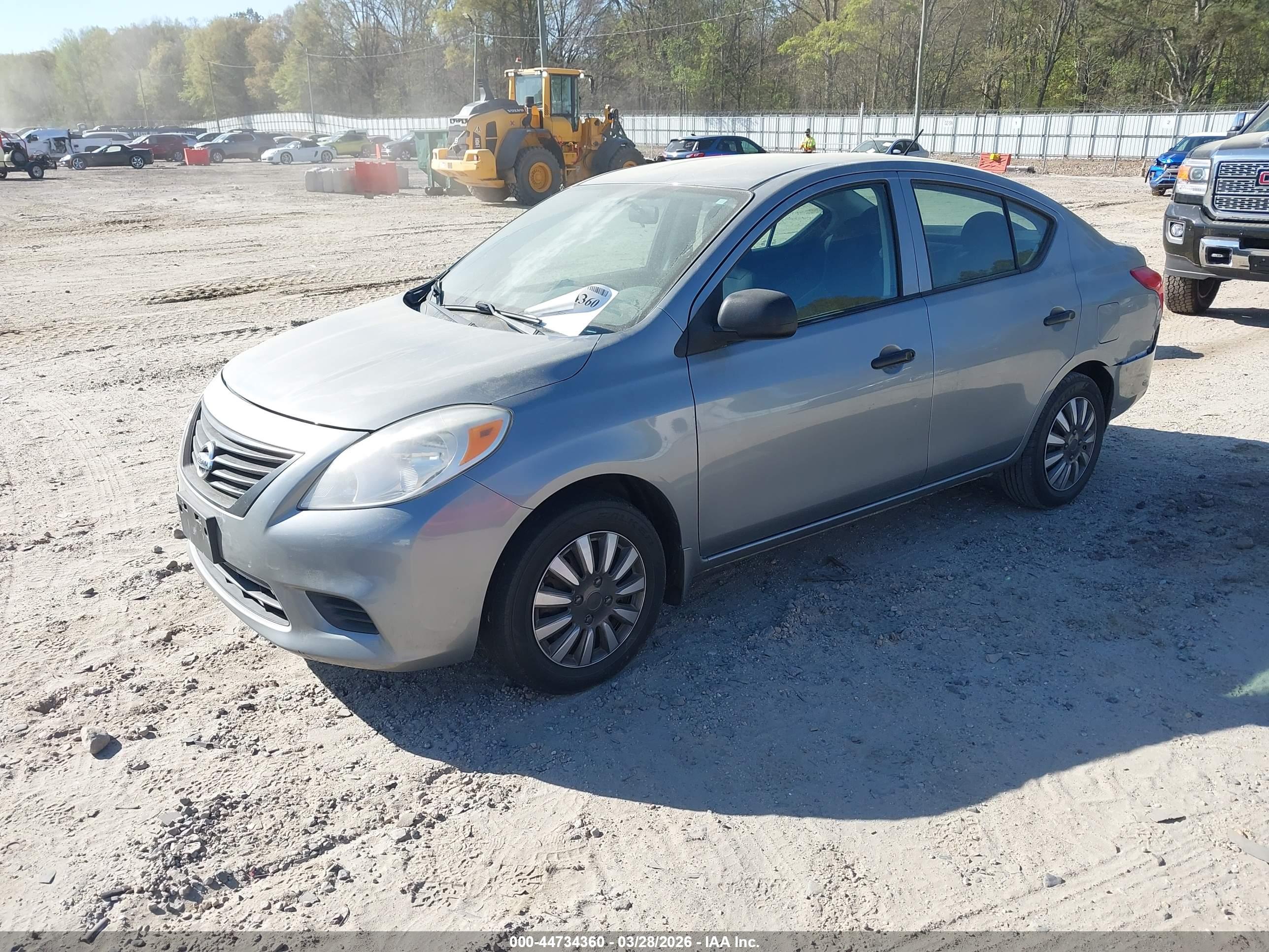 NISSAN VERSA image 2