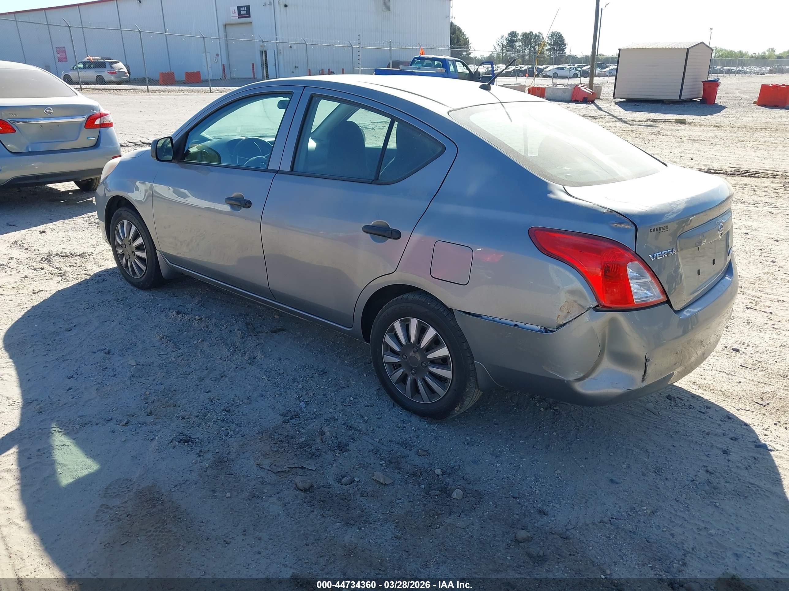 NISSAN VERSA image 3