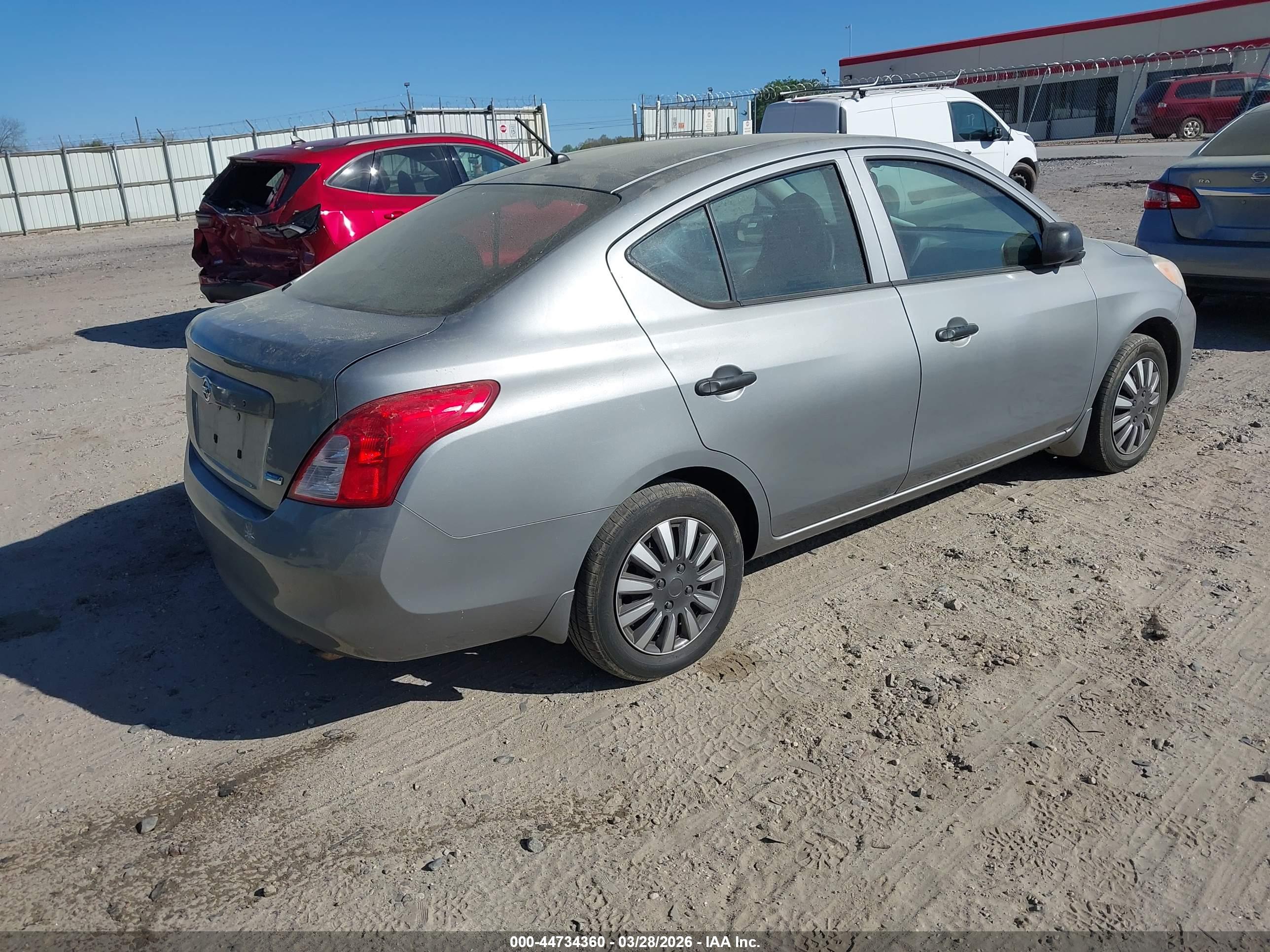 NISSAN VERSA image 4
