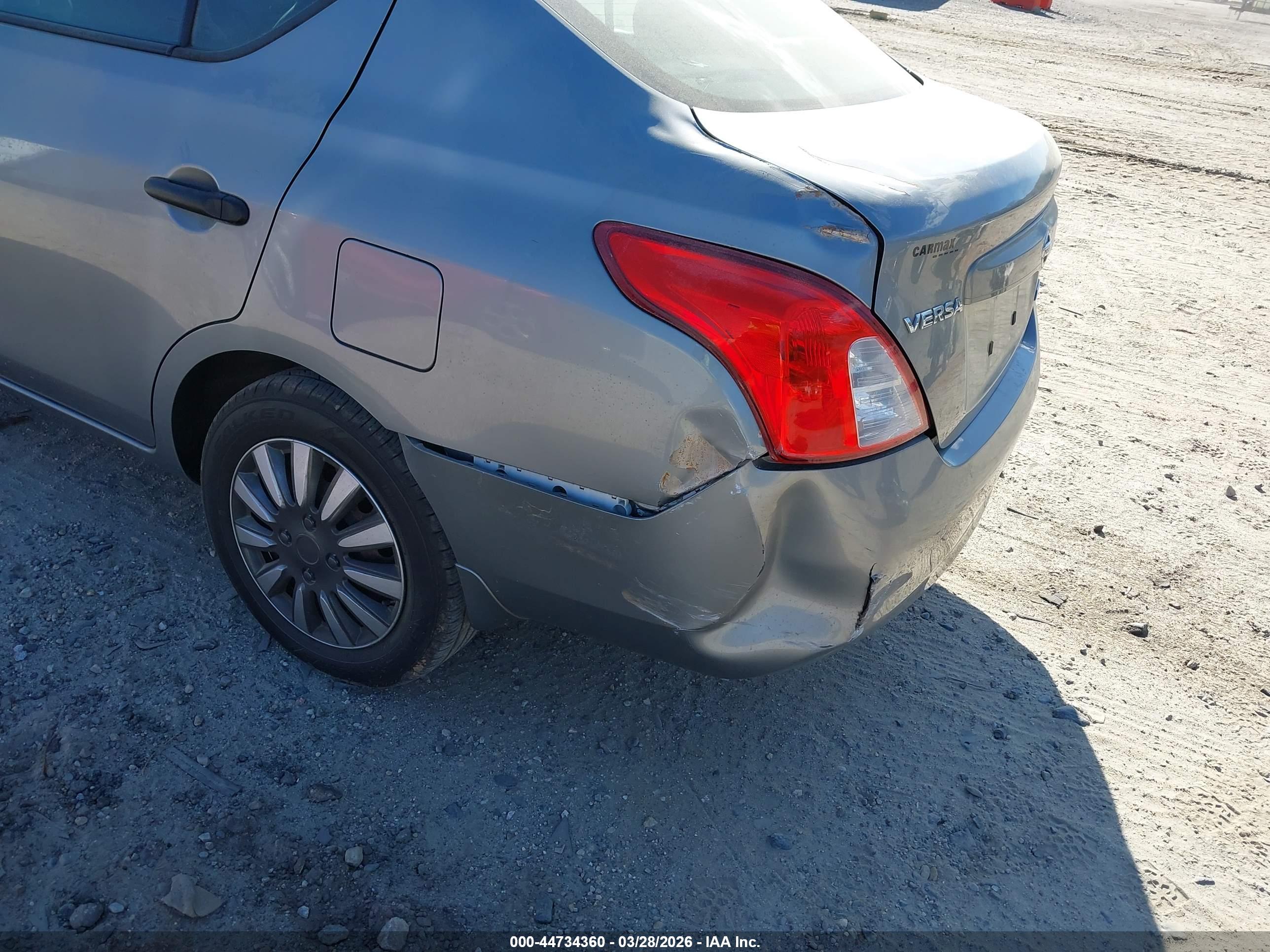 NISSAN VERSA image 6