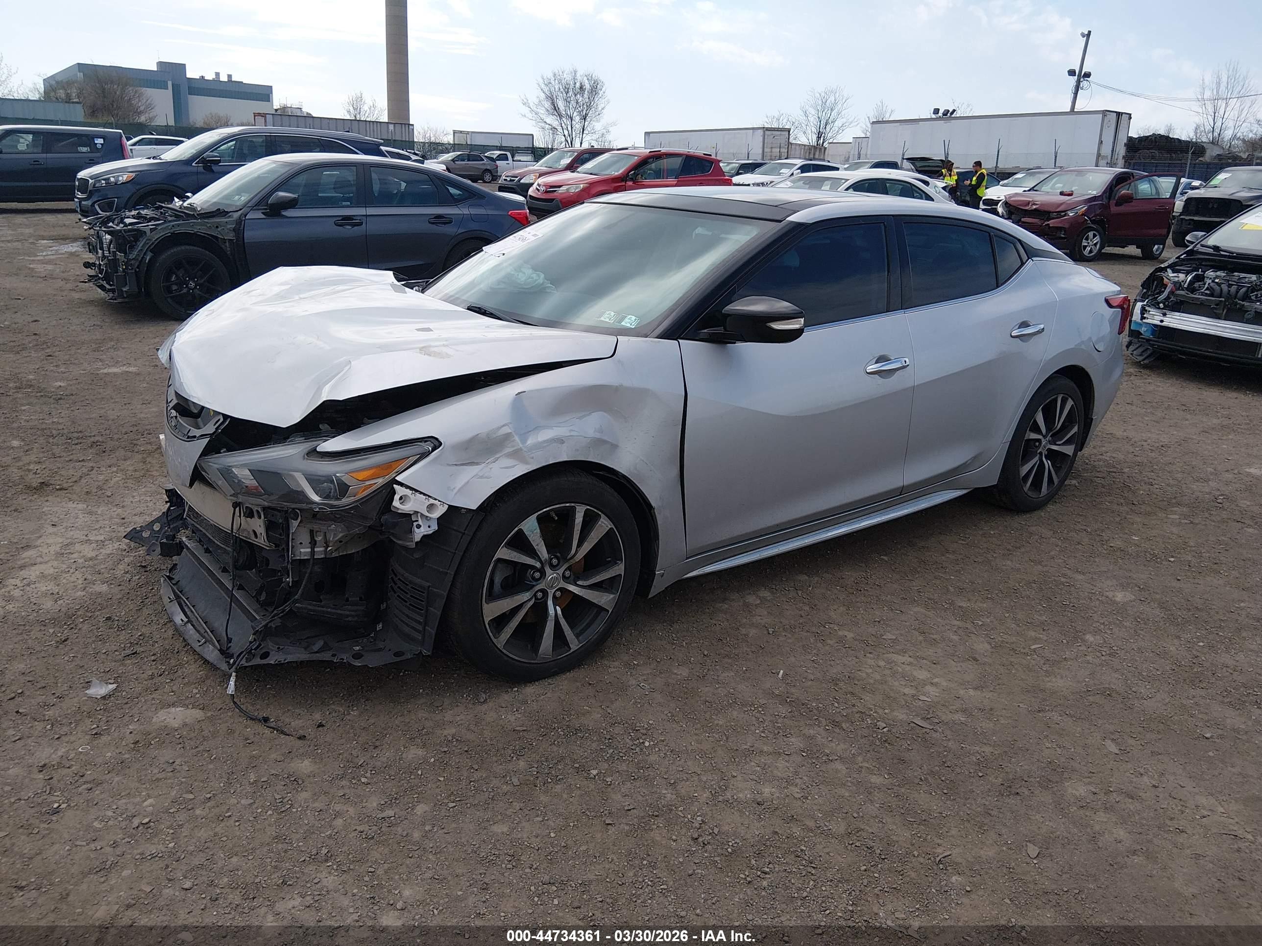 NISSAN MAXIMA image 2