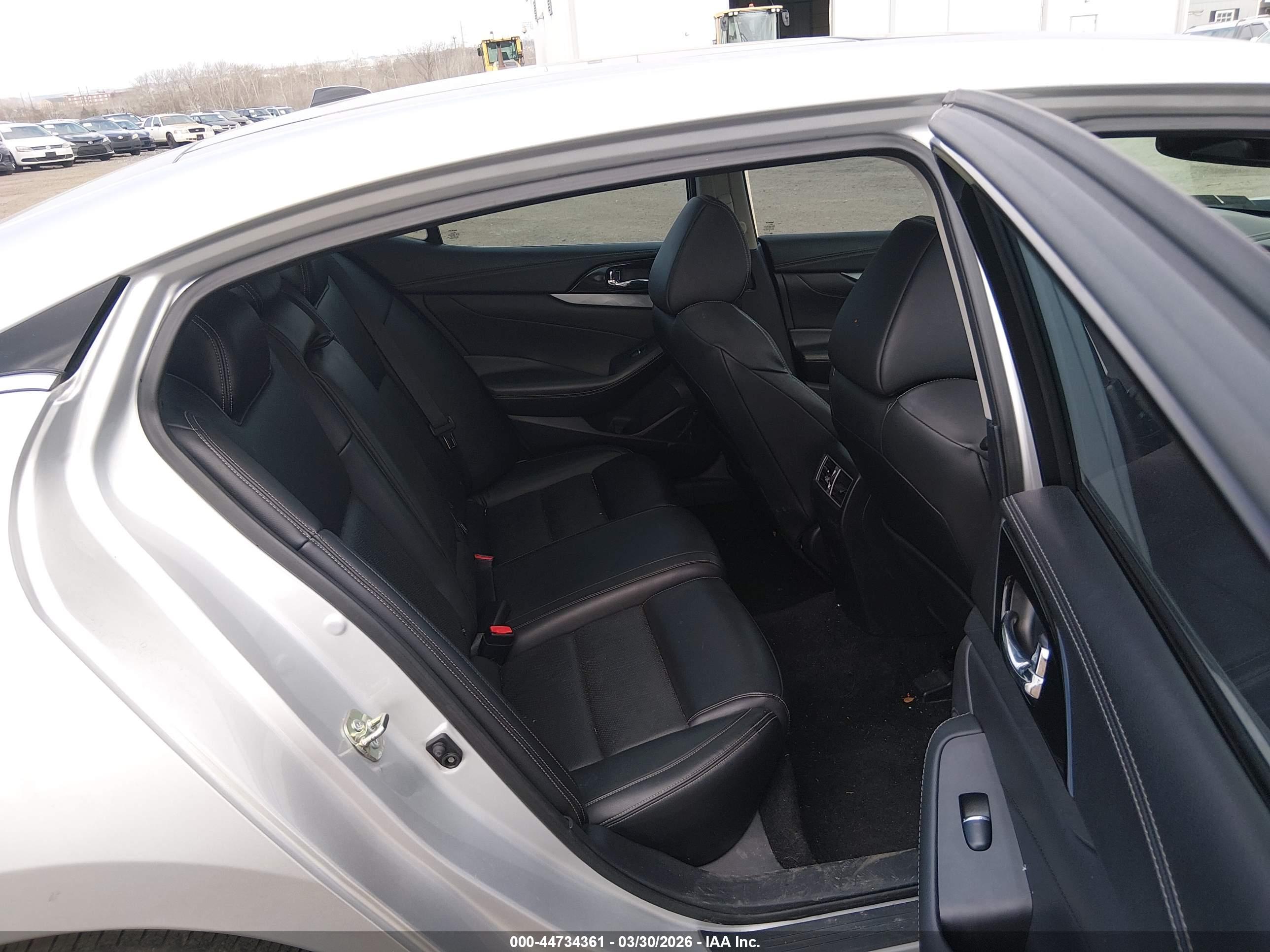 NISSAN MAXIMA image 8