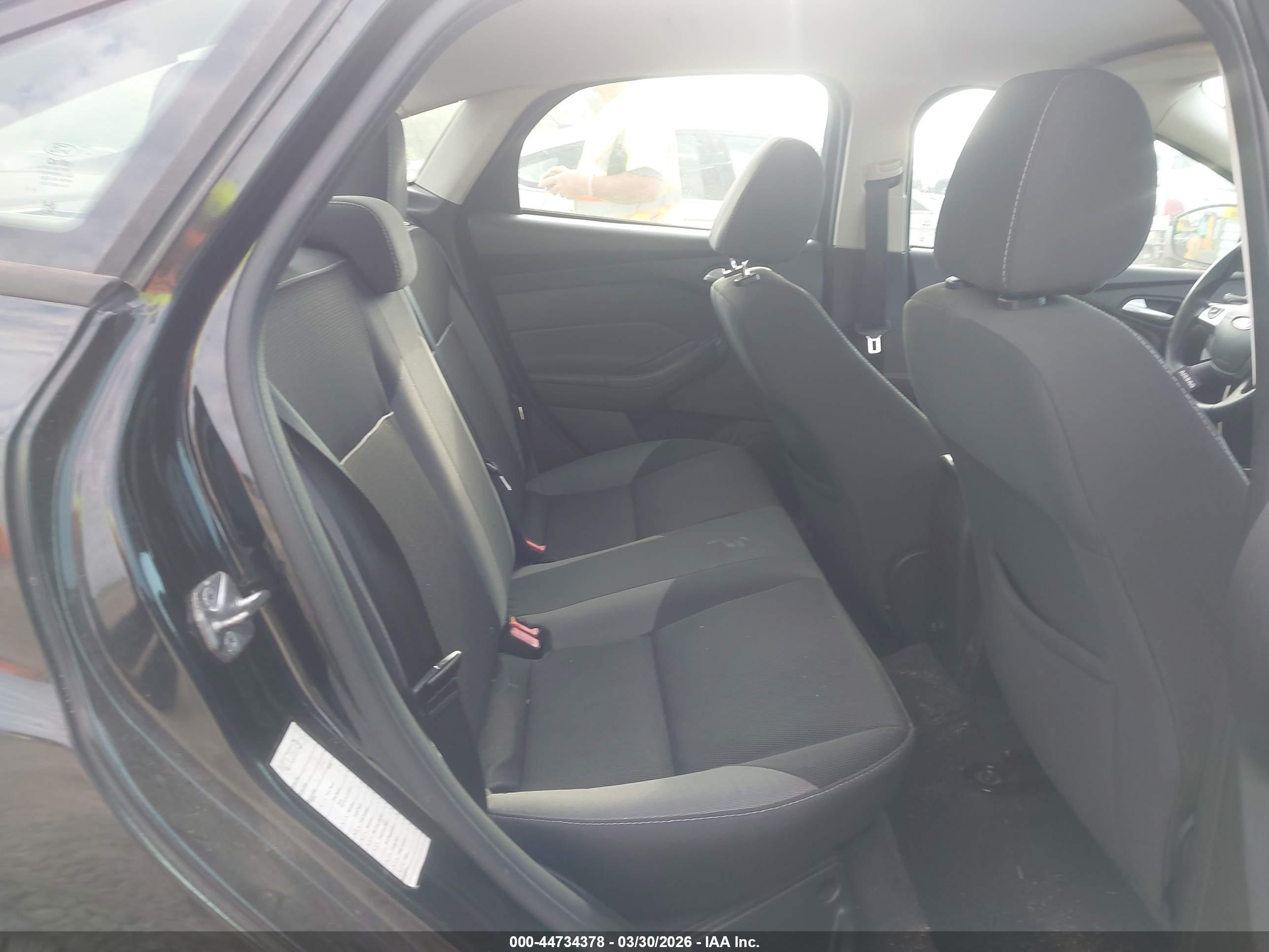 FORD FOCUS image 8