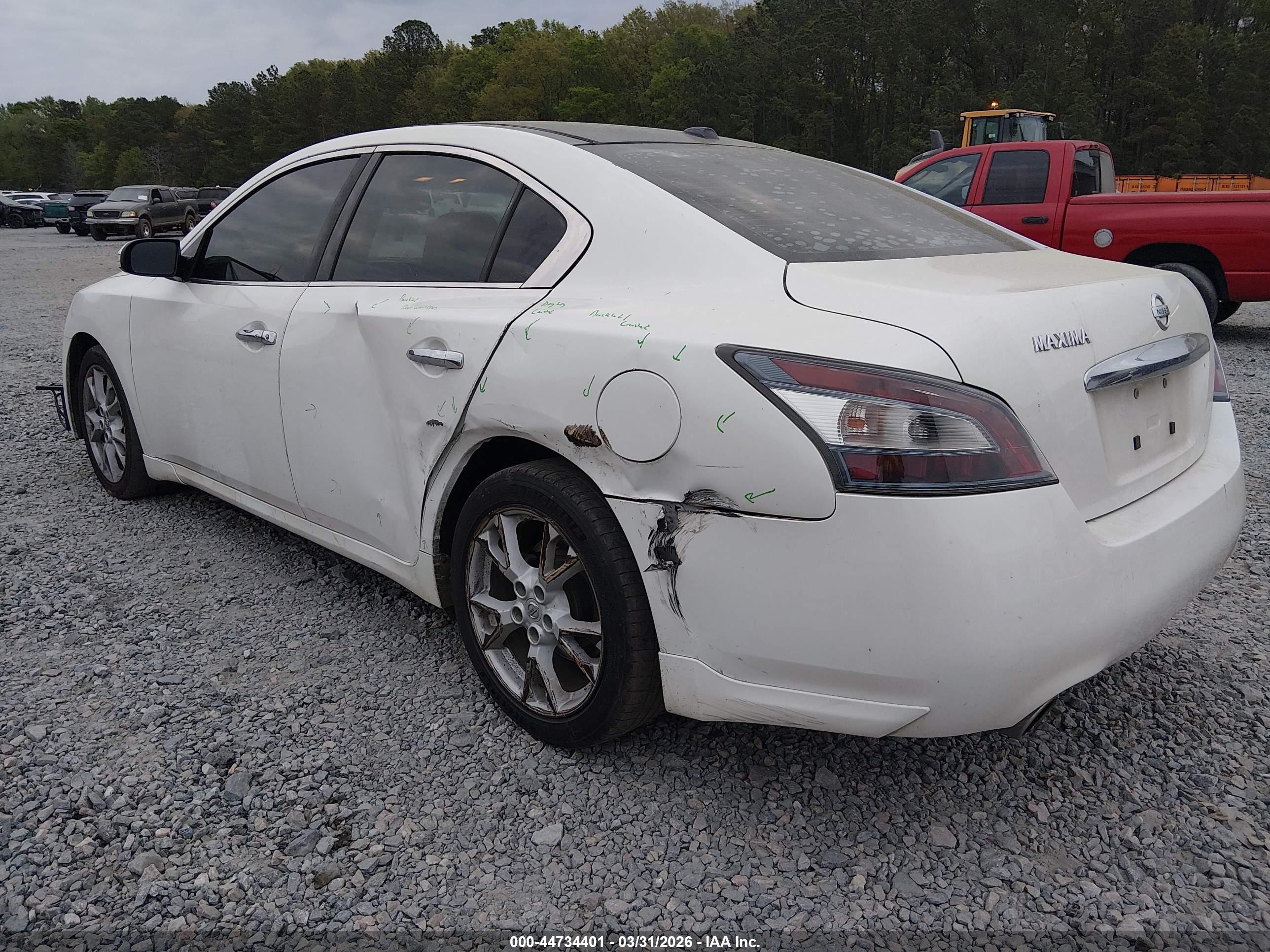 NISSAN MAXIMA image 3