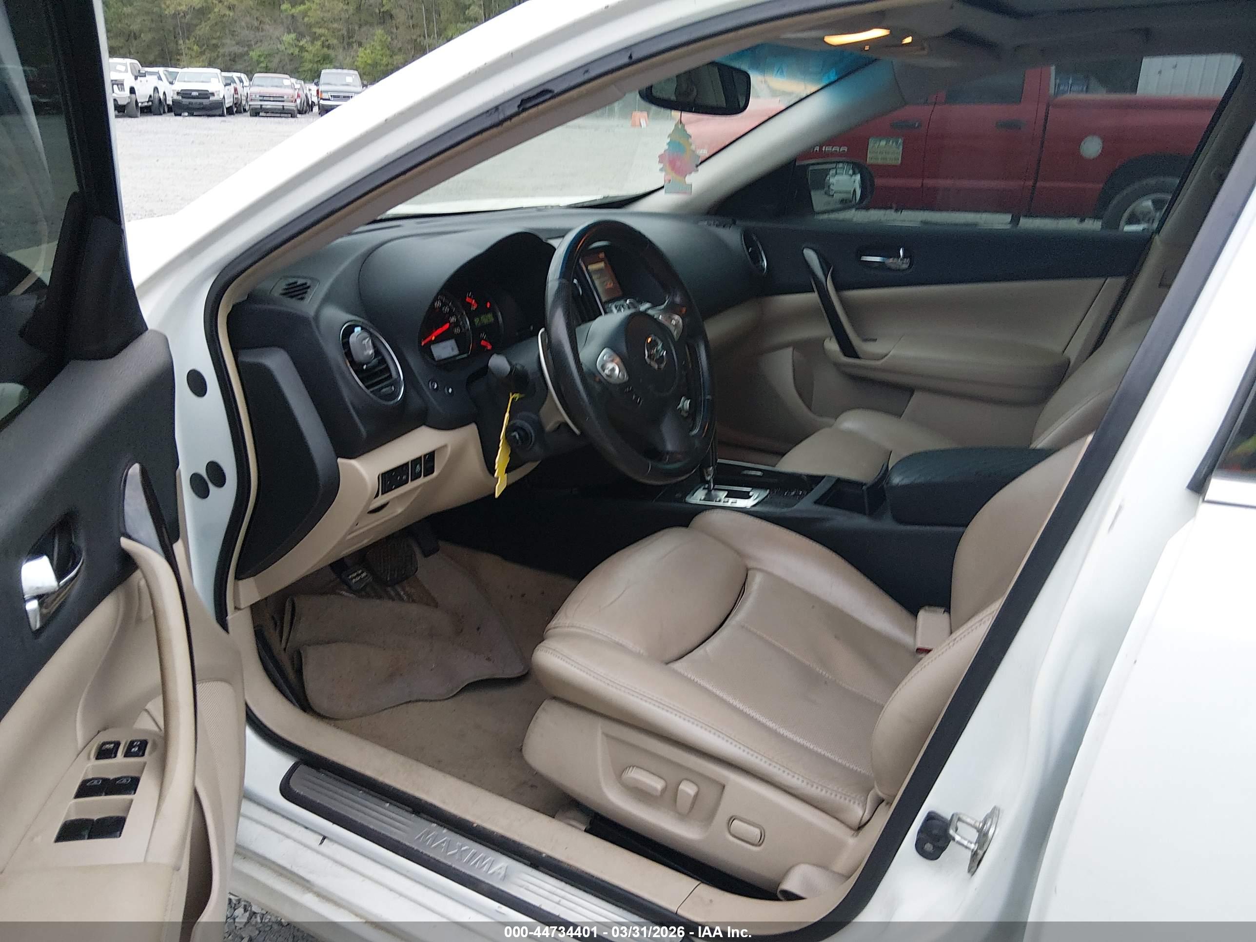 NISSAN MAXIMA image 5