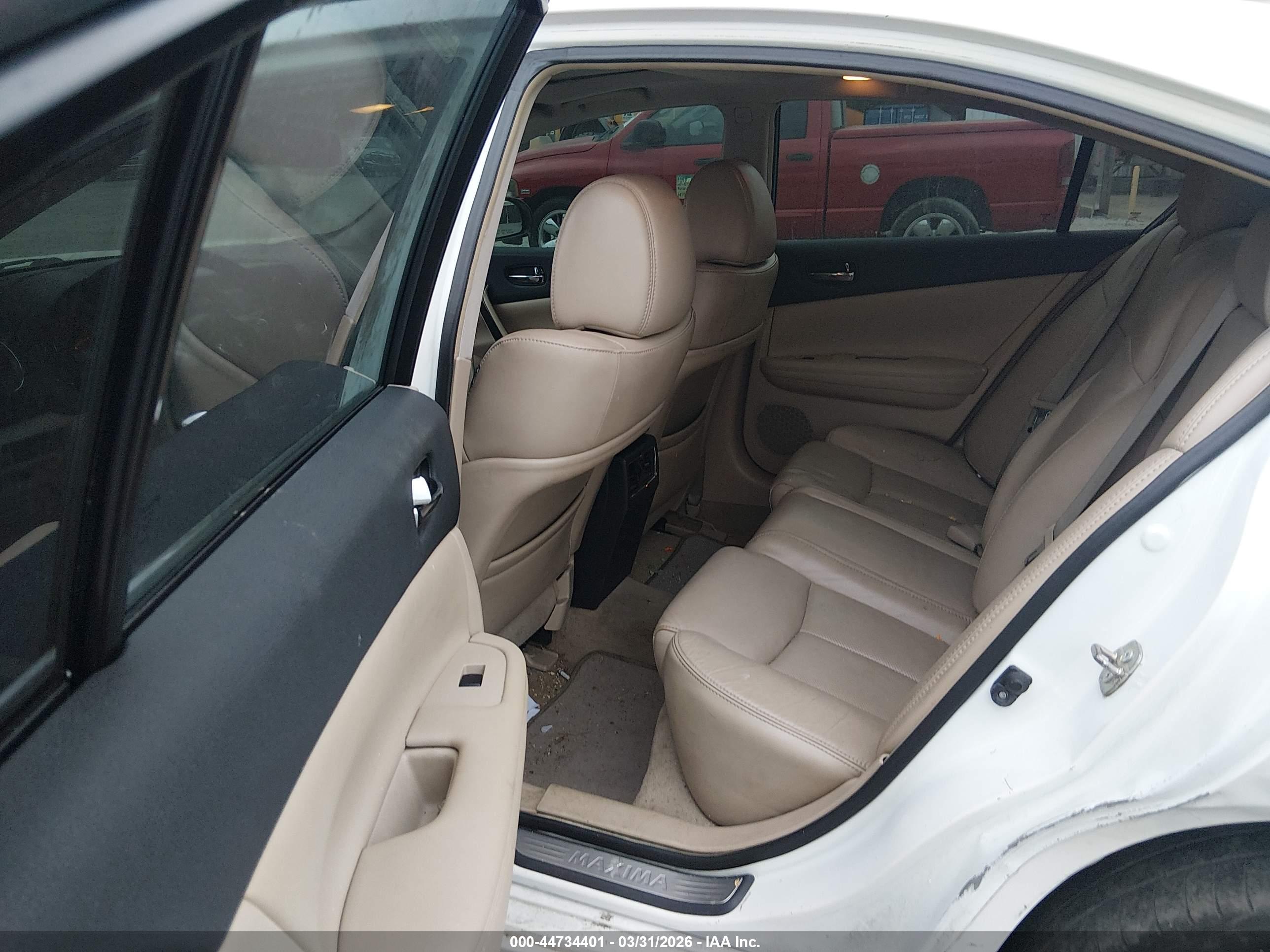 NISSAN MAXIMA image 8