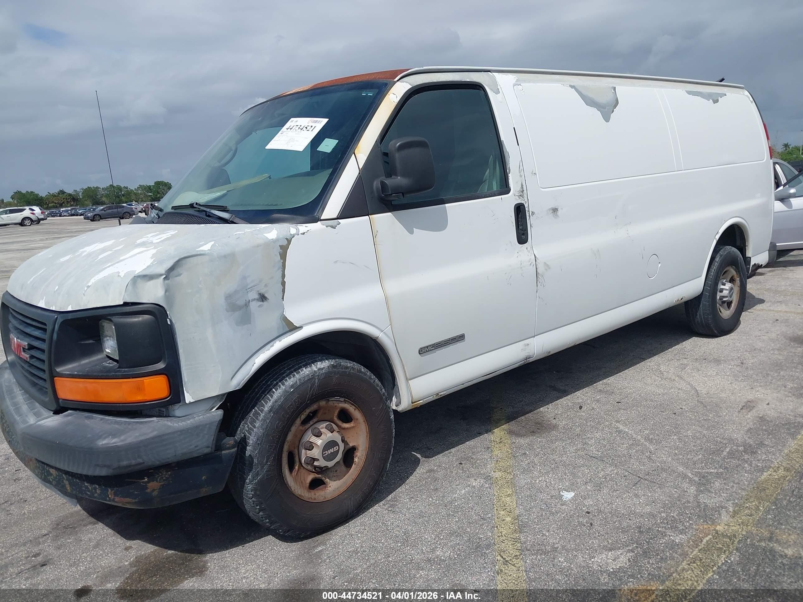 GMC SAVANA image 2