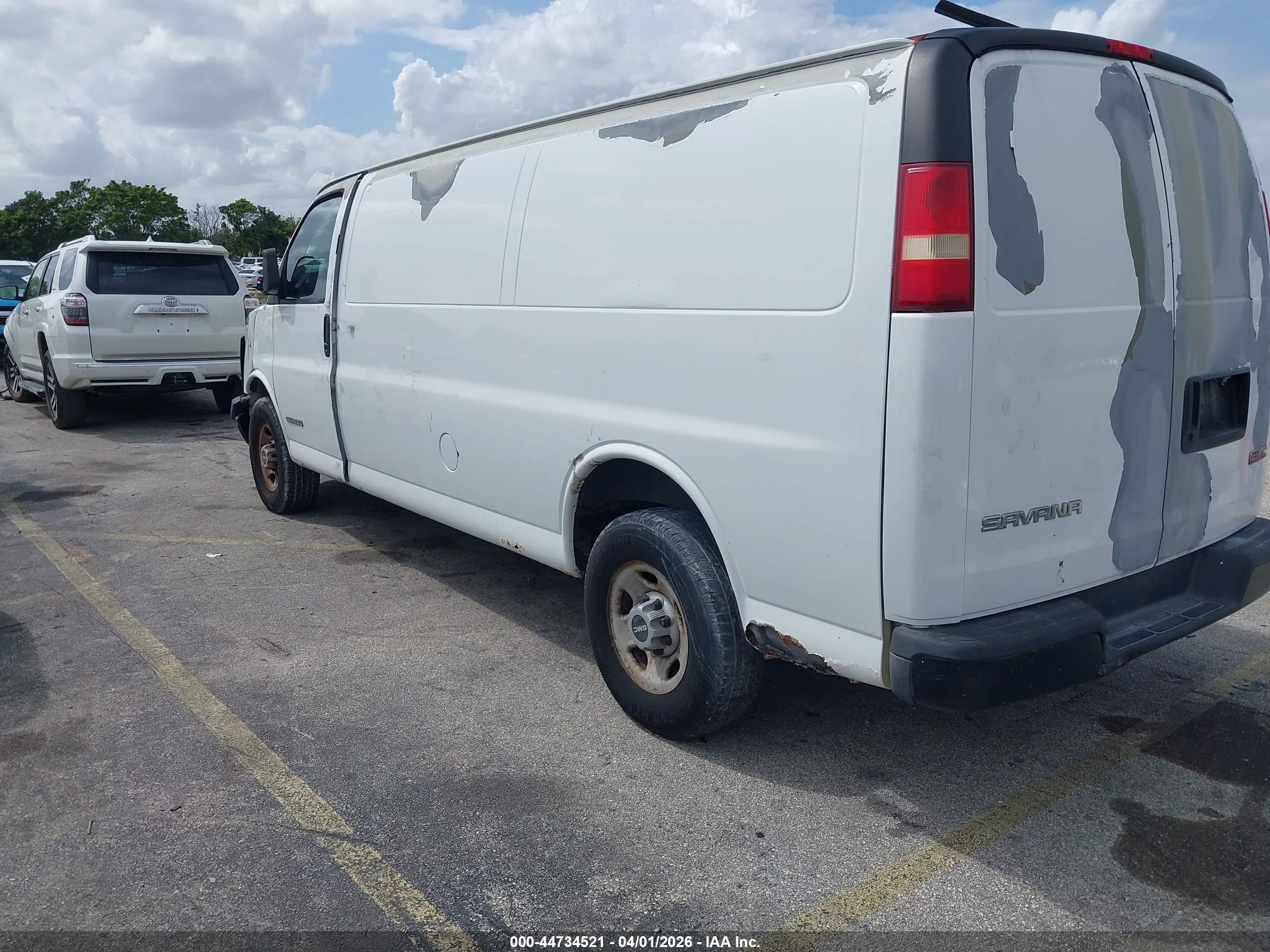 GMC SAVANA image 3