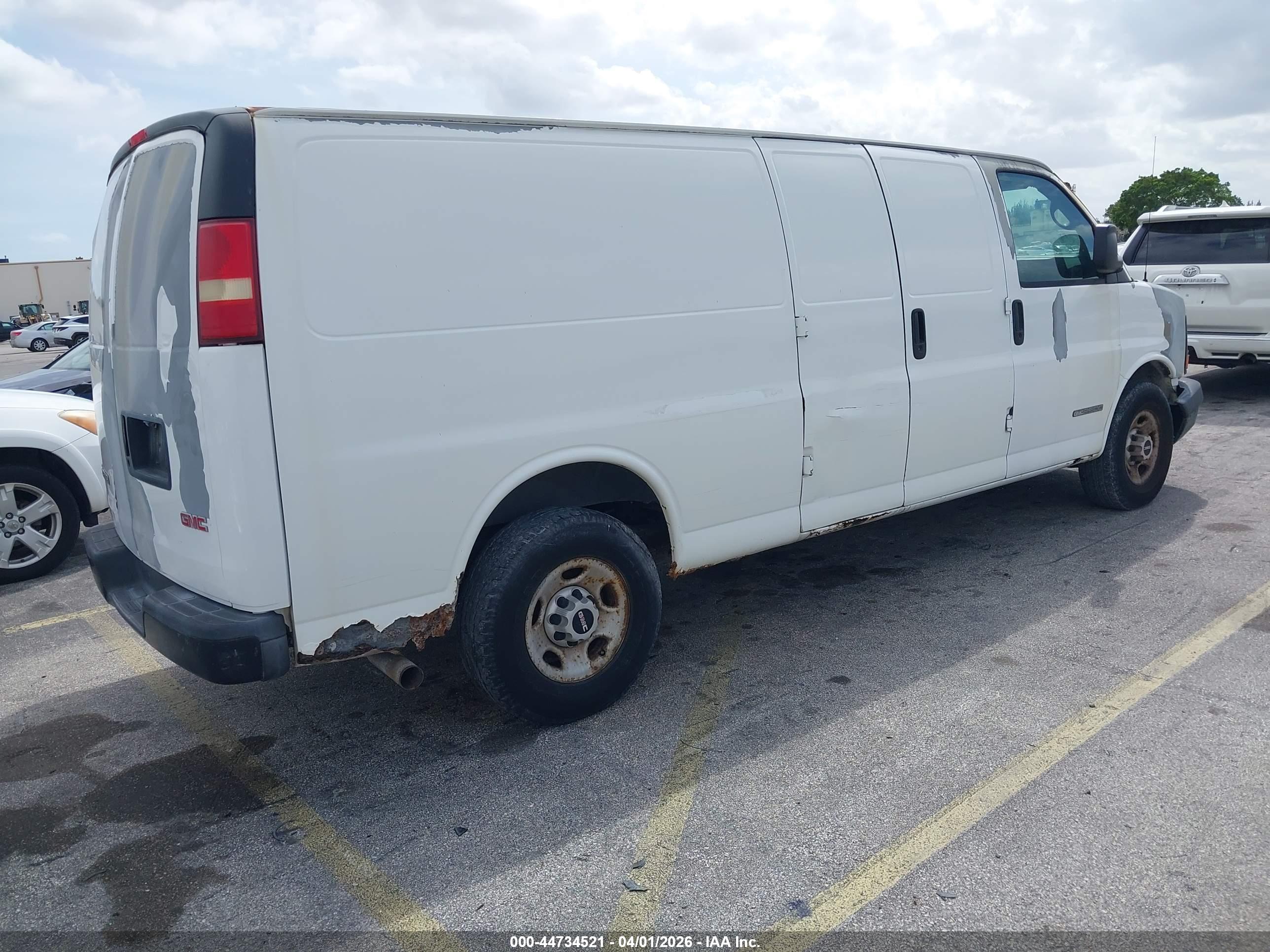 GMC SAVANA image 4