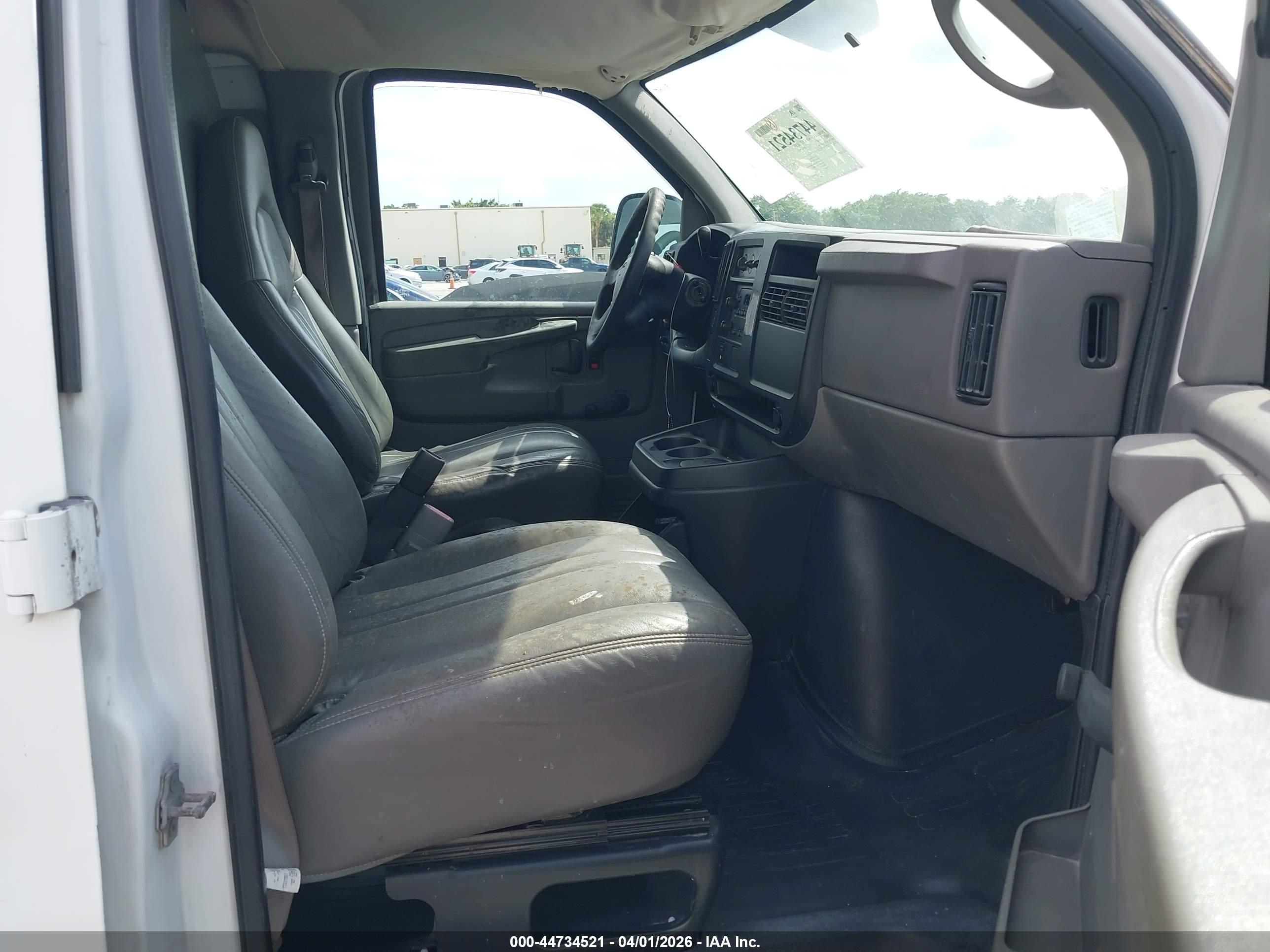 GMC SAVANA image 5