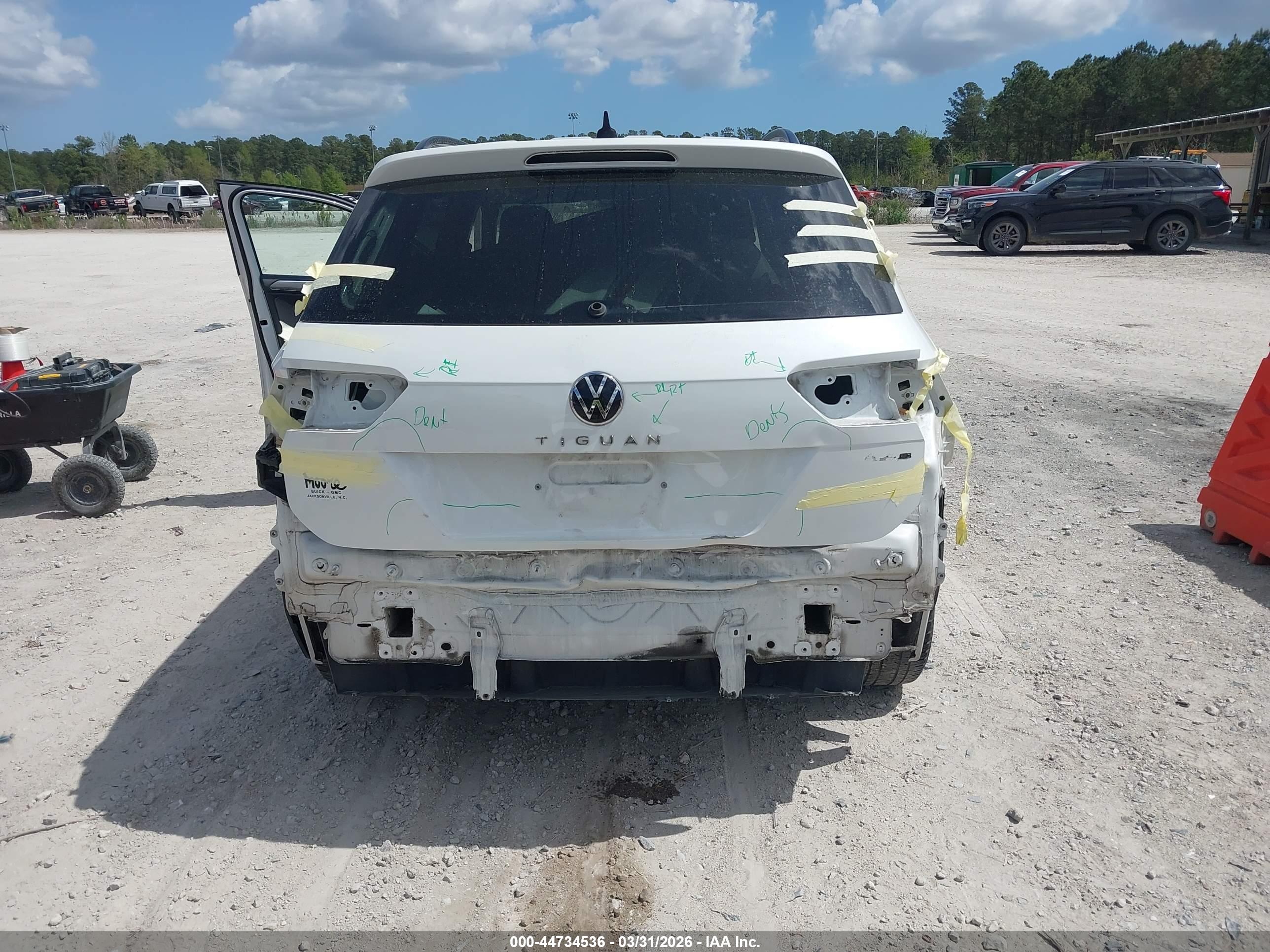 VOLKSWAGEN TIGUAN image 6