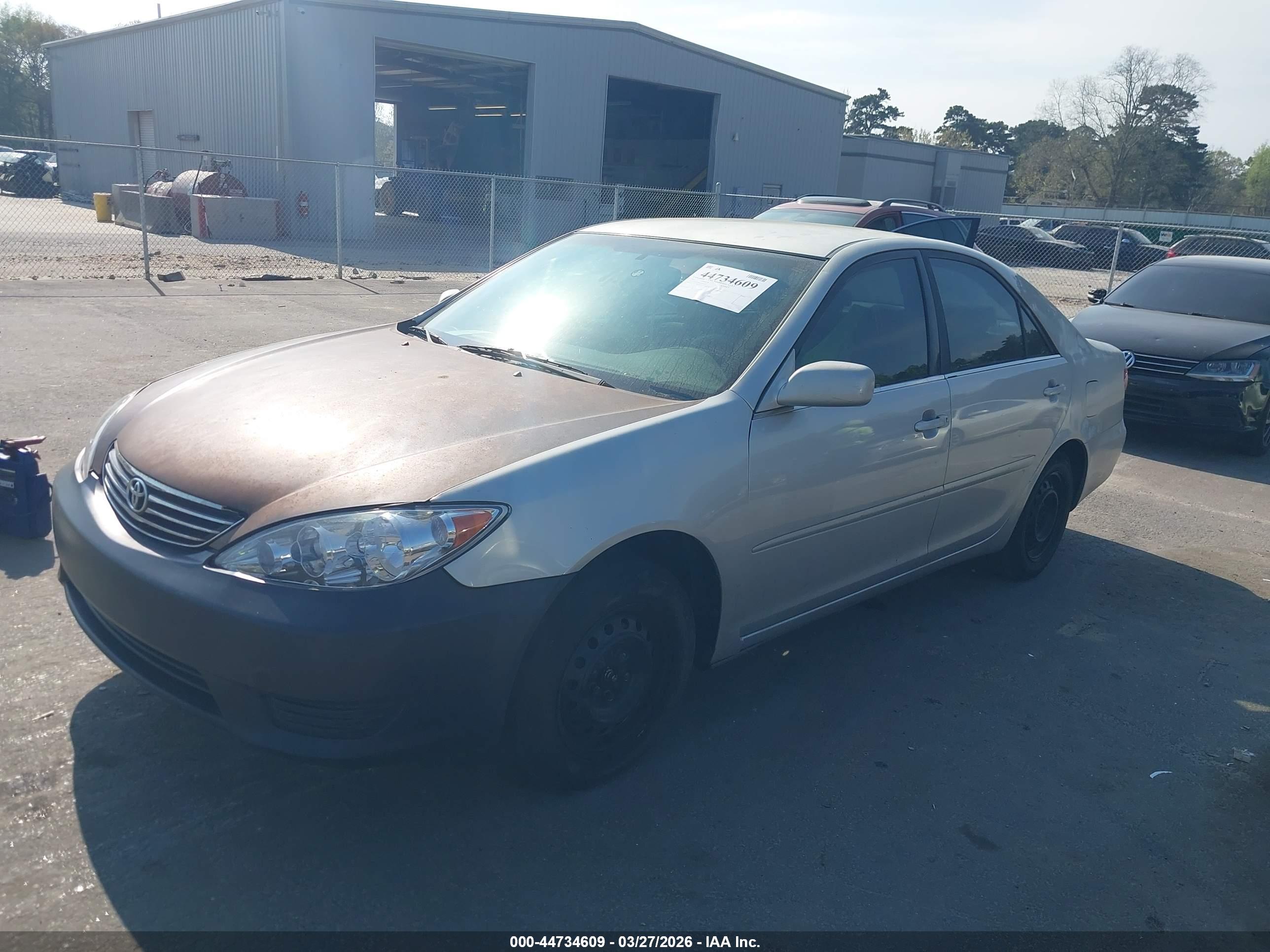 TOYOTA CAMRY image 2