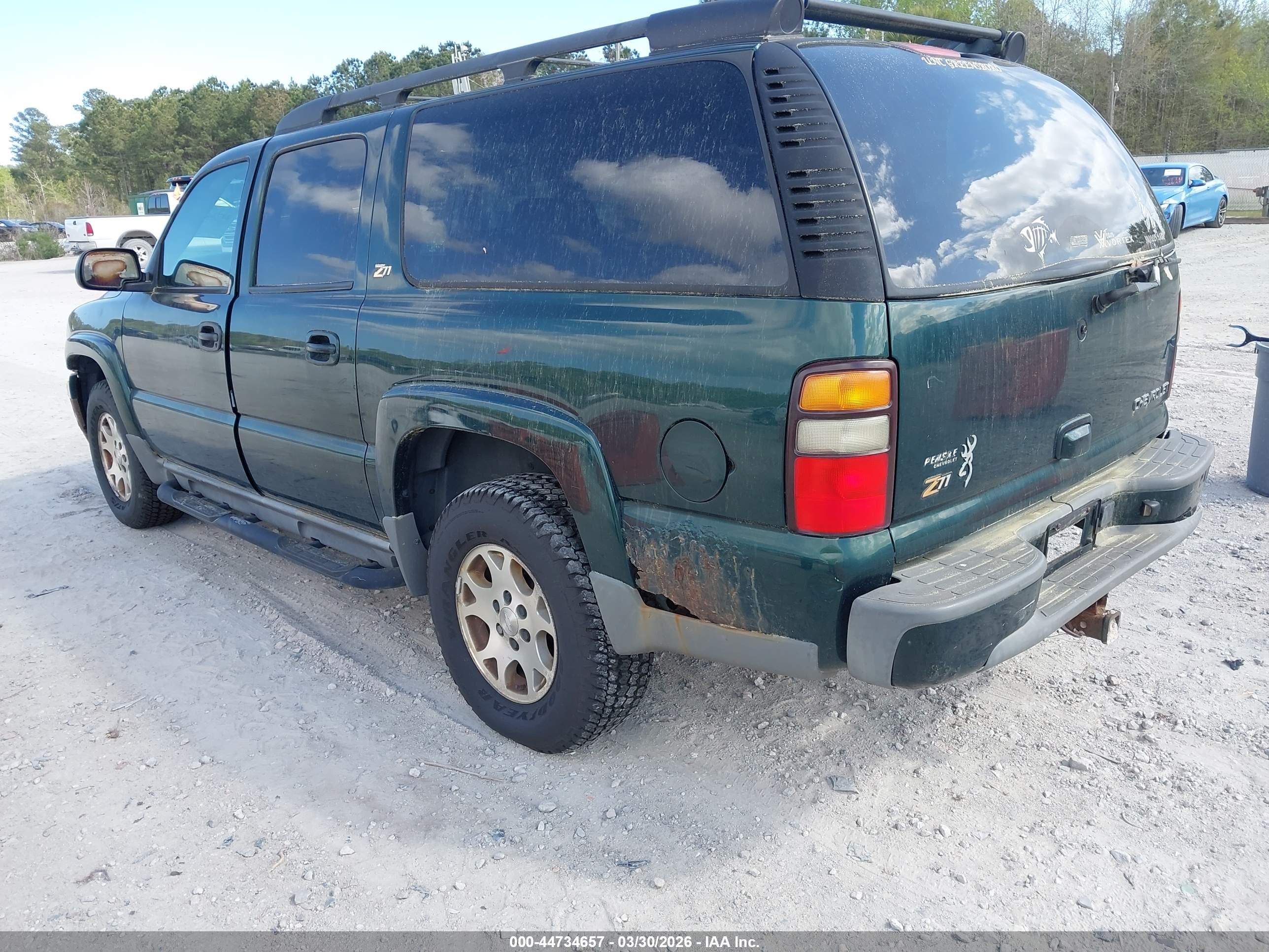 CHEVROLET SUBURBAN image 3