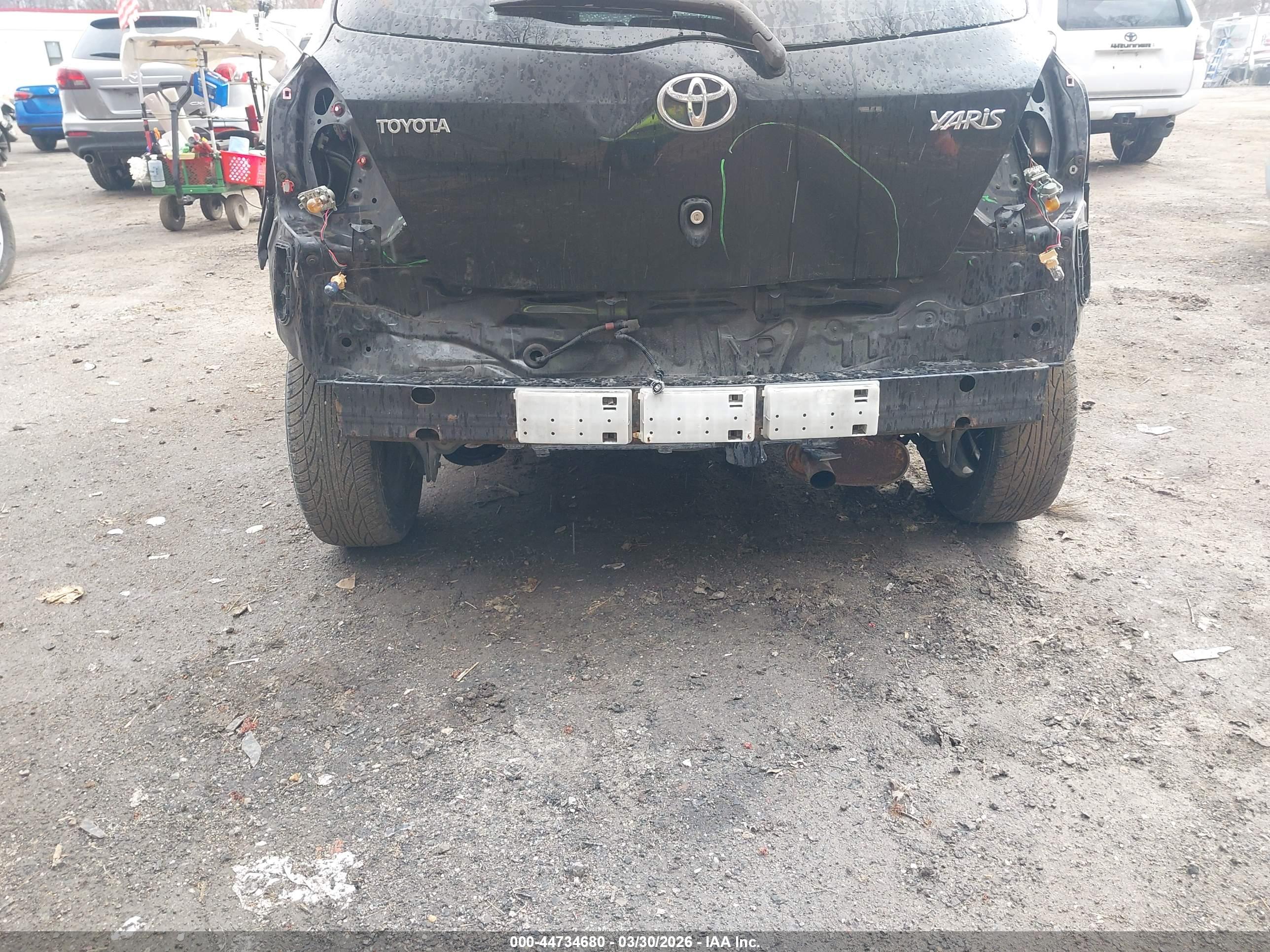 TOYOTA YARIS image 6