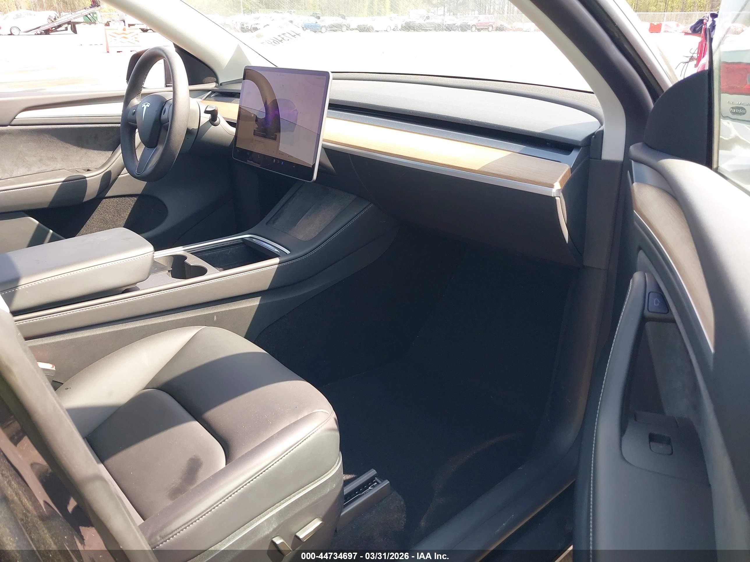TESLA MODEL image 5