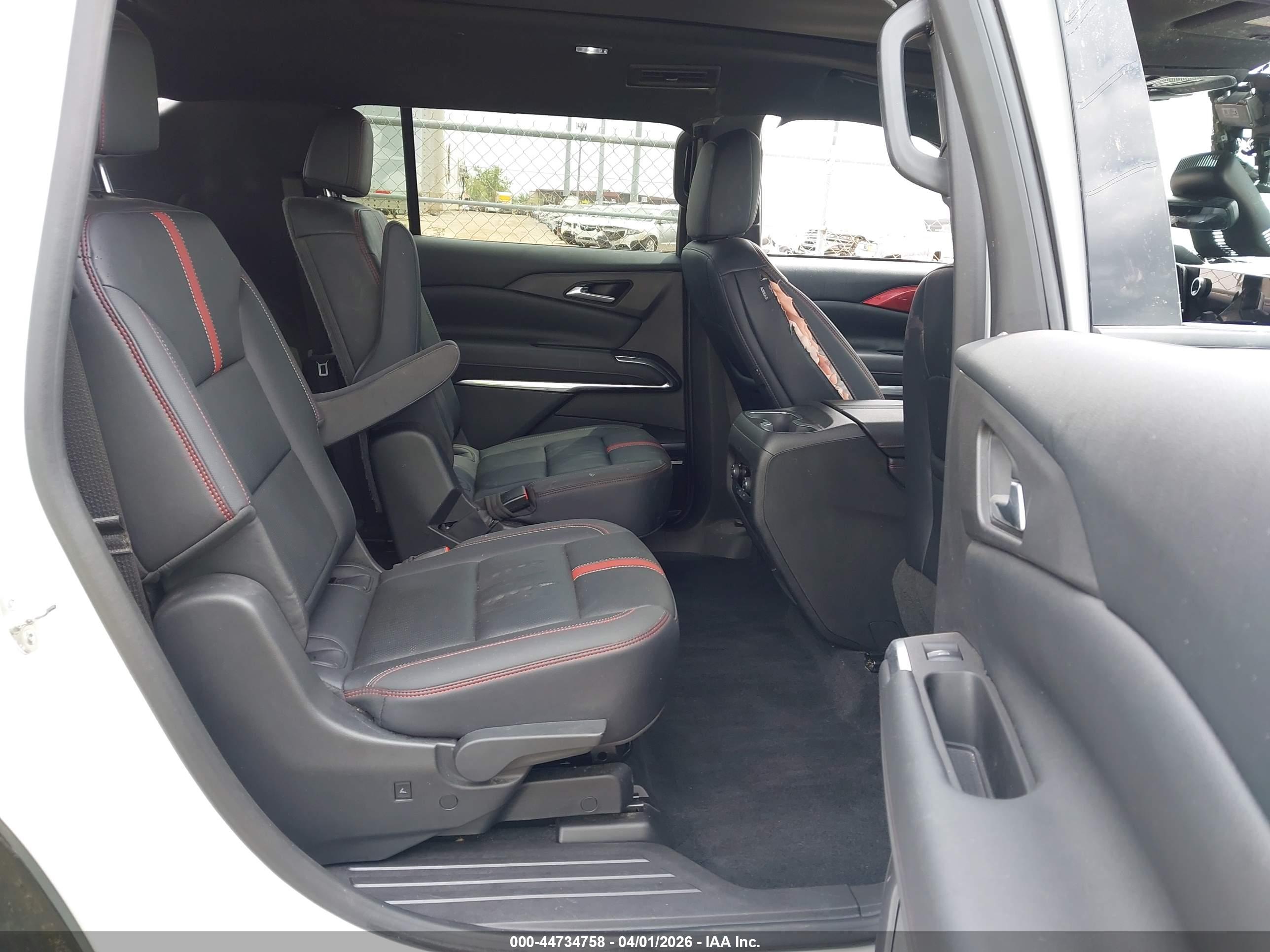 CHEVROLET TRAVERSE image 8