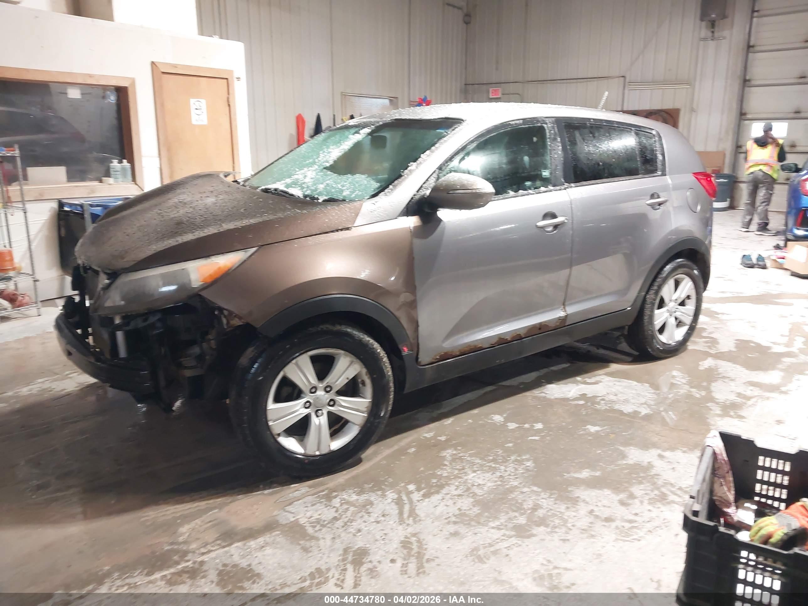 KIA SPORTAGE image 2
