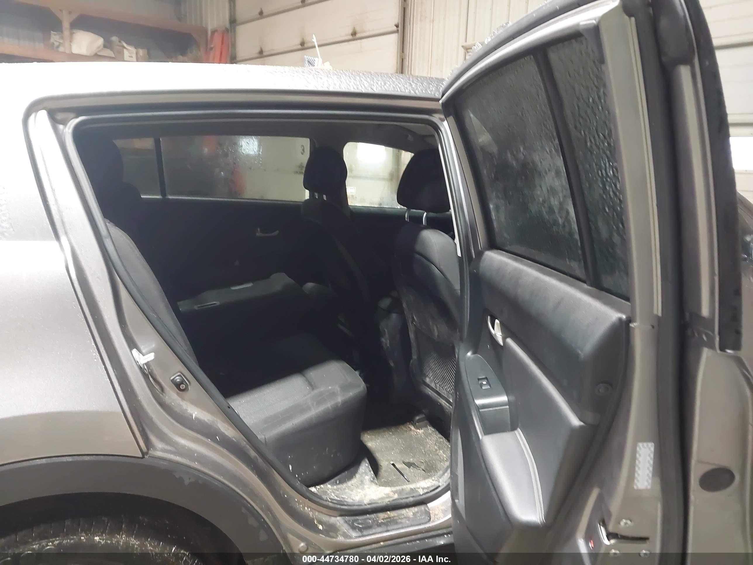 KIA SPORTAGE image 8