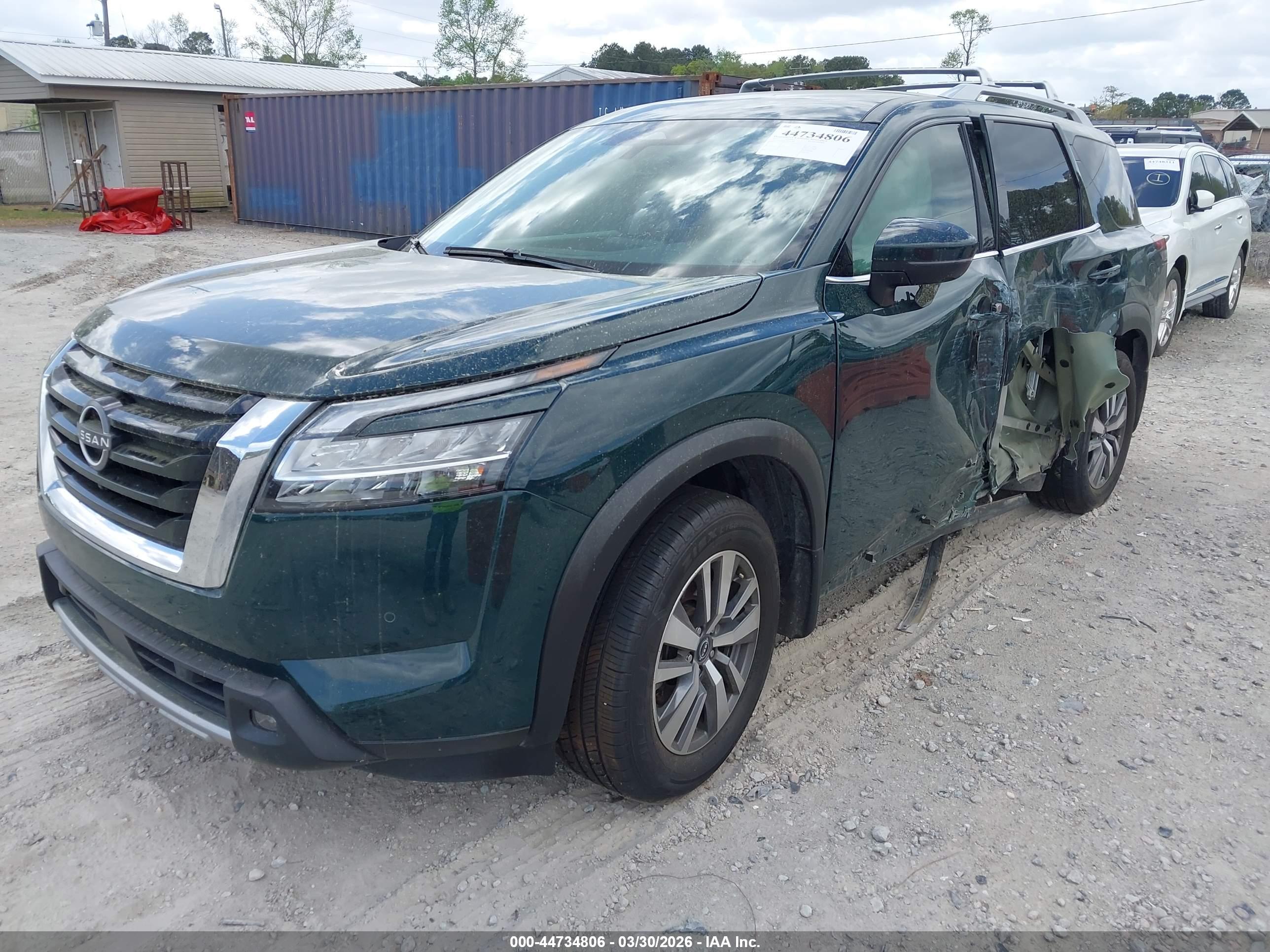 NISSAN PATHFINDER image 2