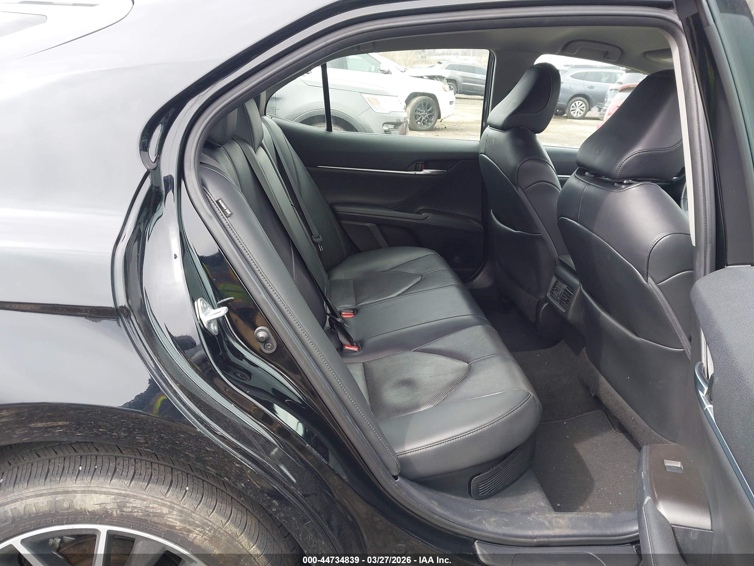 TOYOTA CAMRY image 8