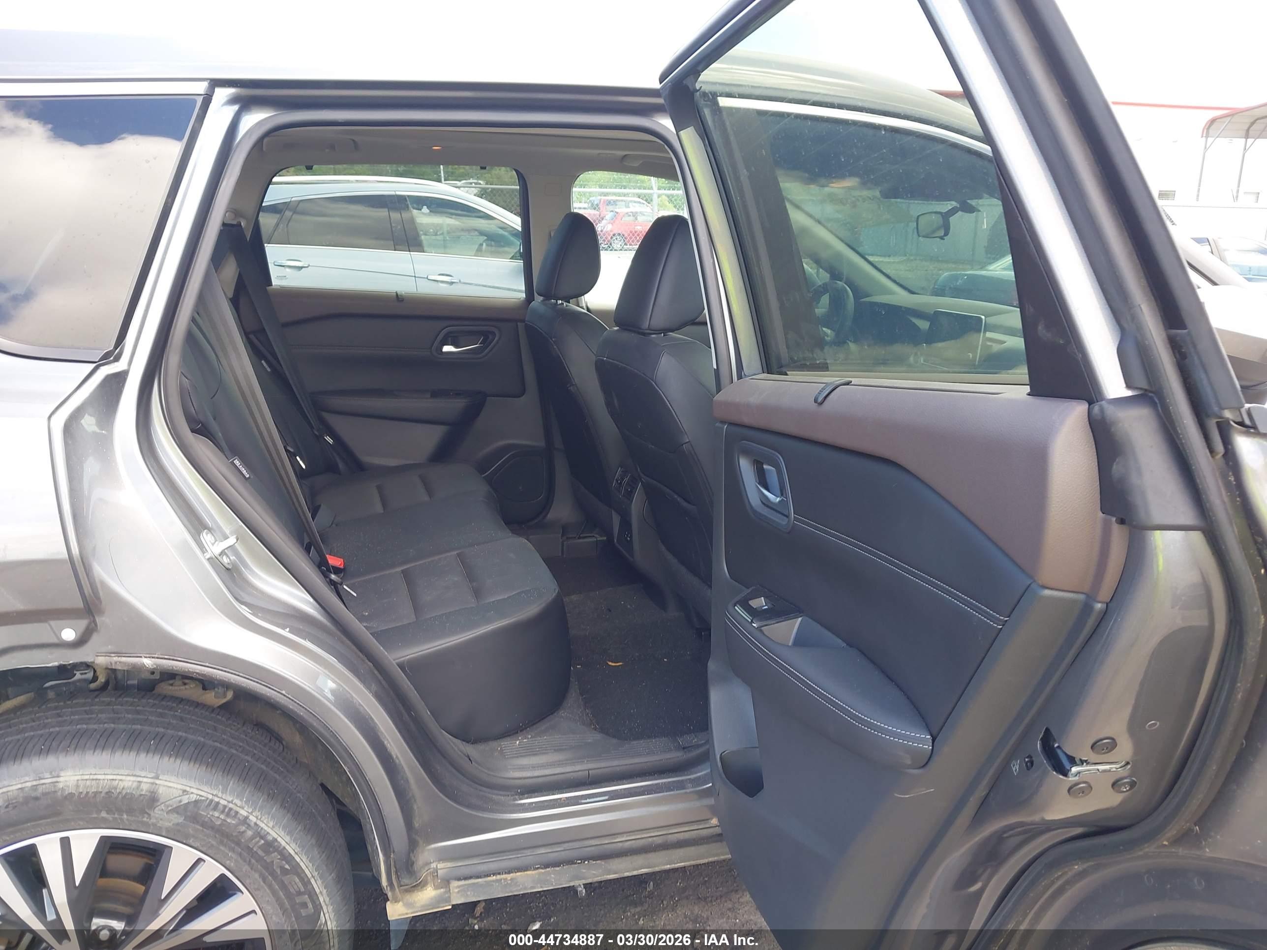 NISSAN ROGUE image 8