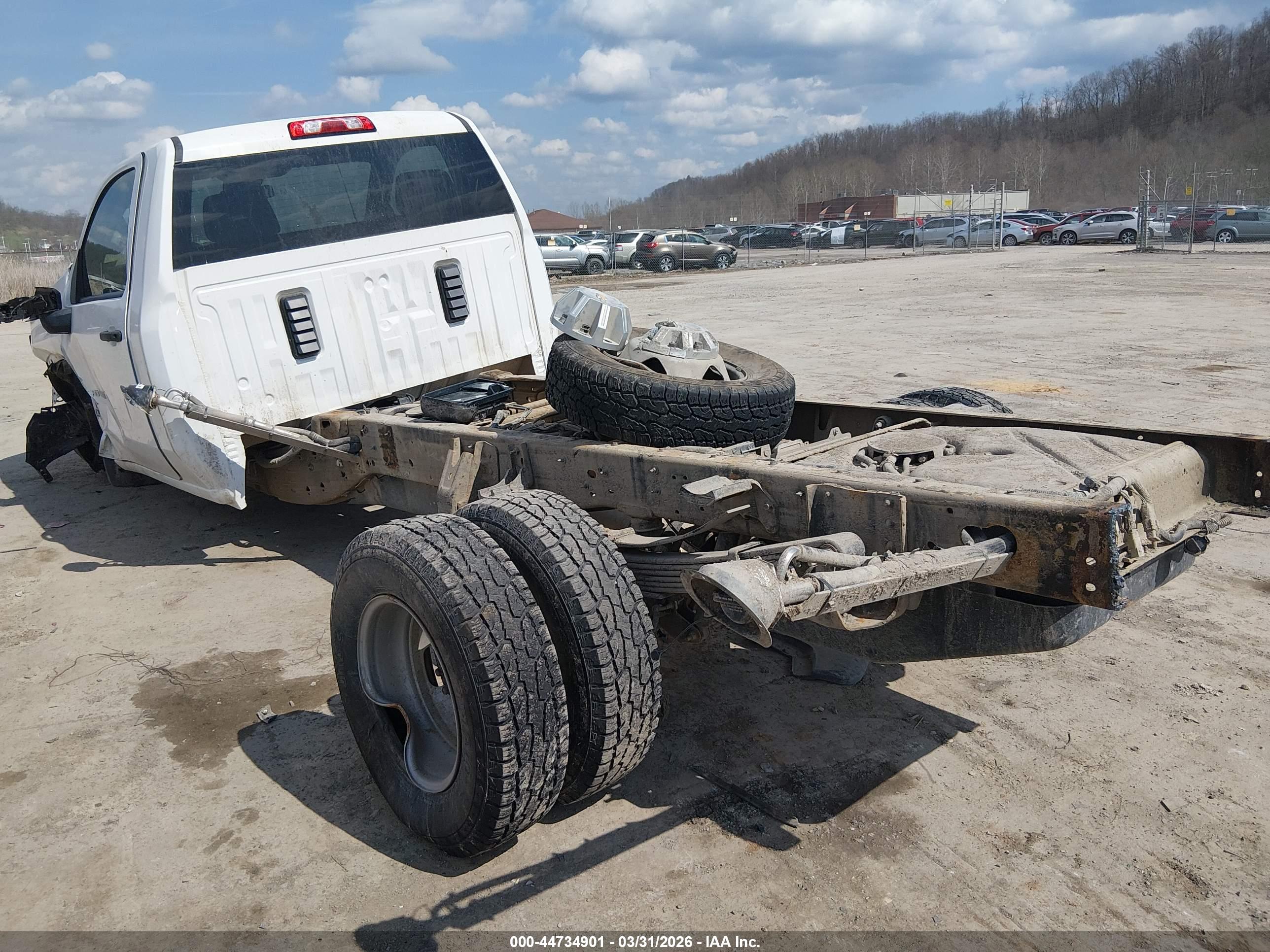 CHEVROLET SILVERADO image 3