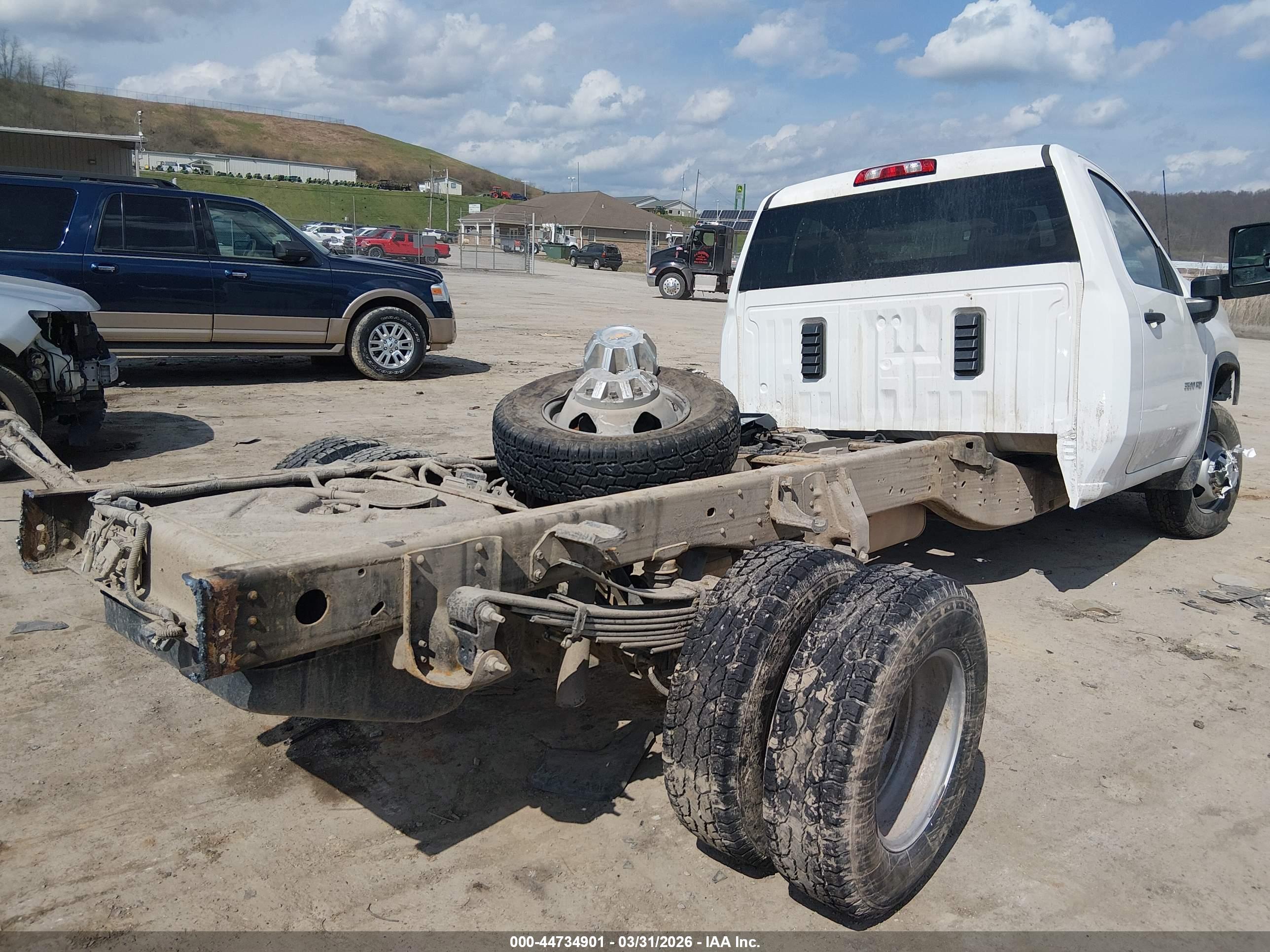 CHEVROLET SILVERADO image 4