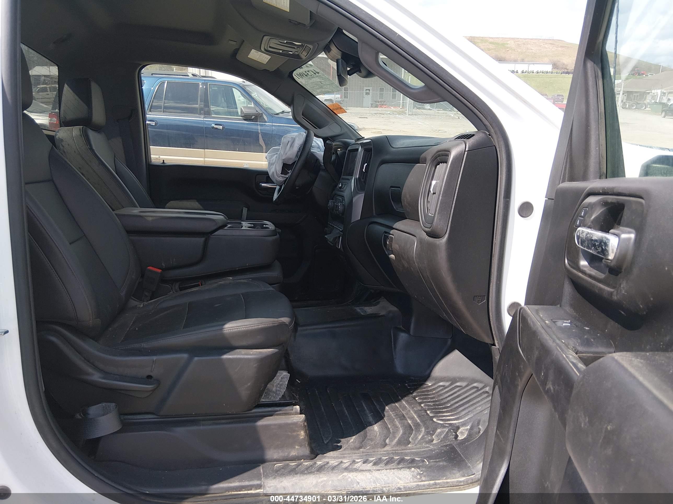 CHEVROLET SILVERADO image 5