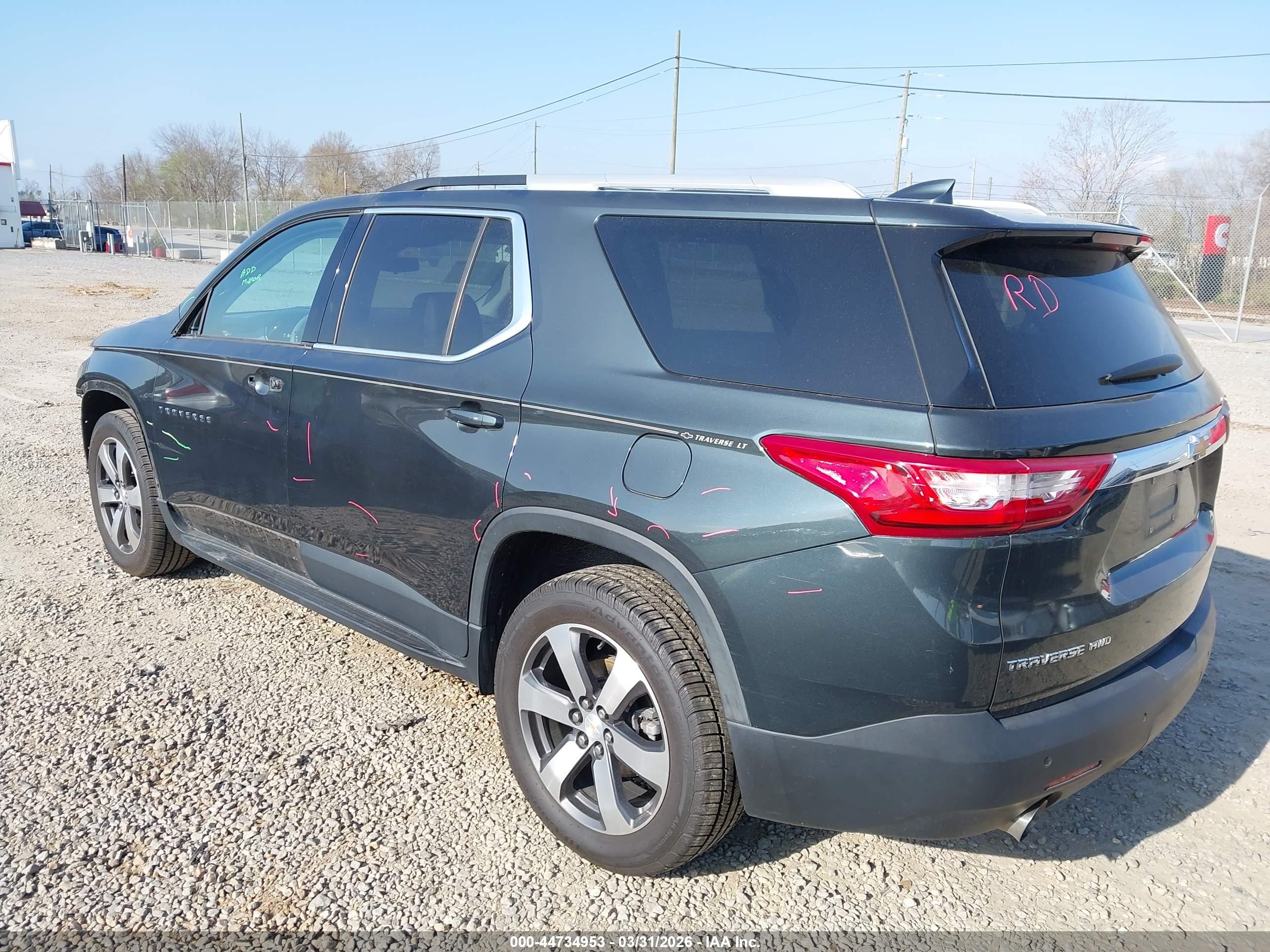 CHEVROLET TRAVERSE image 3