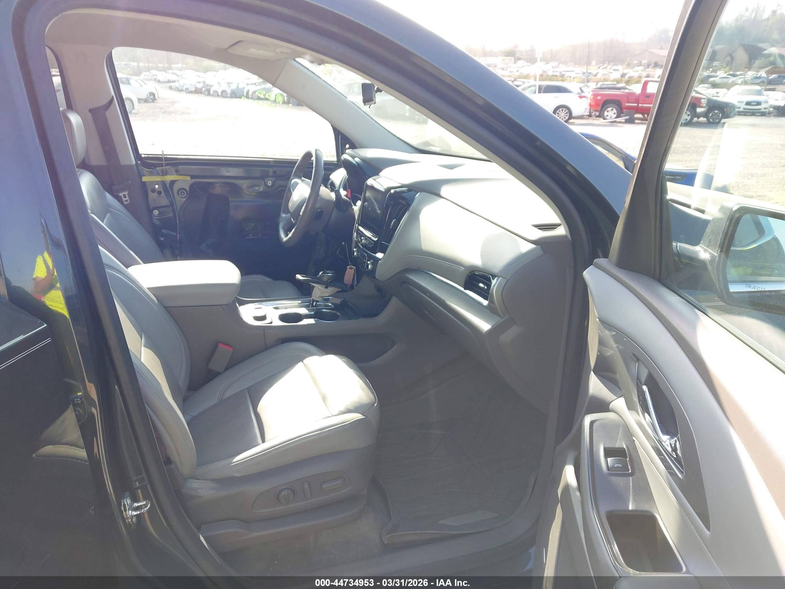 CHEVROLET TRAVERSE image 5