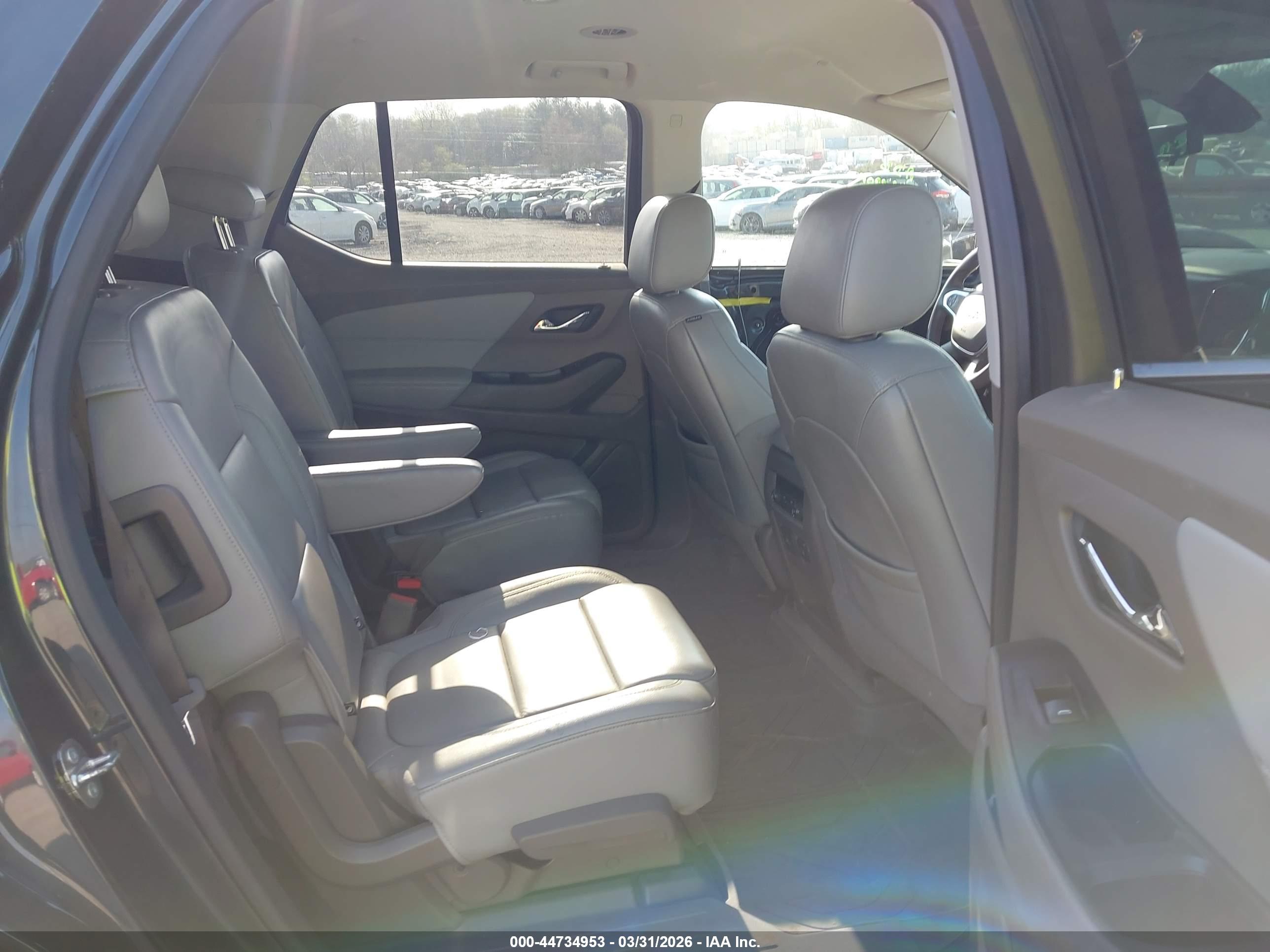 CHEVROLET TRAVERSE image 8