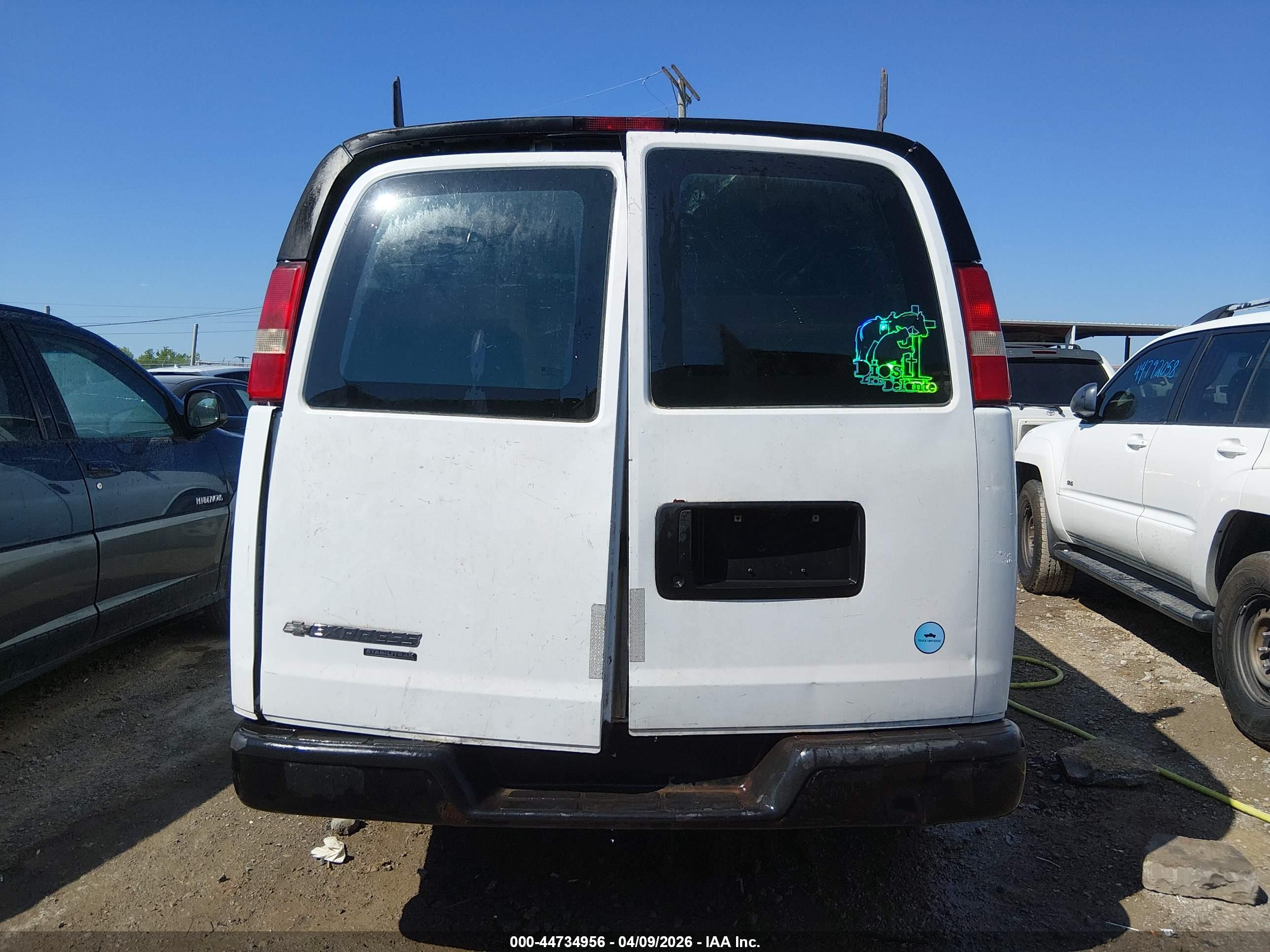 CHEVROLET EXPRESS image 6